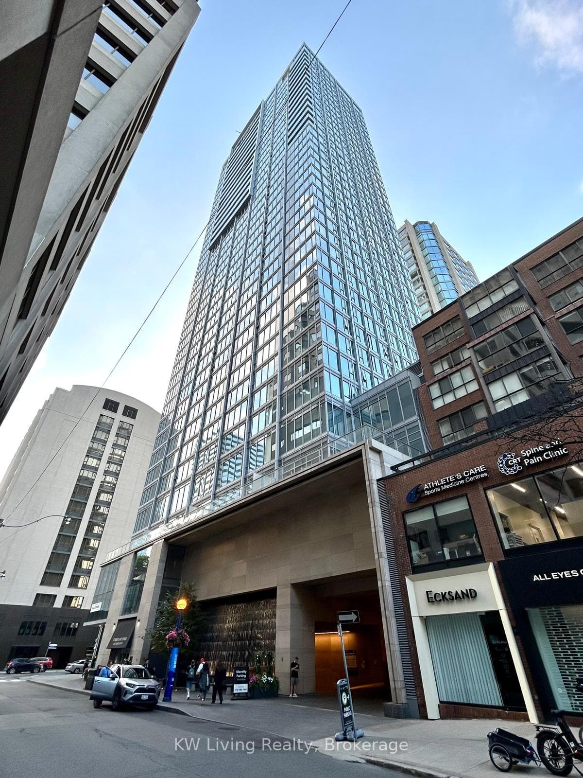 188 Cumberland Street Unit 2009, Annex / Yorkville / Summerhill, ON M5R 0B6 - Photo 1