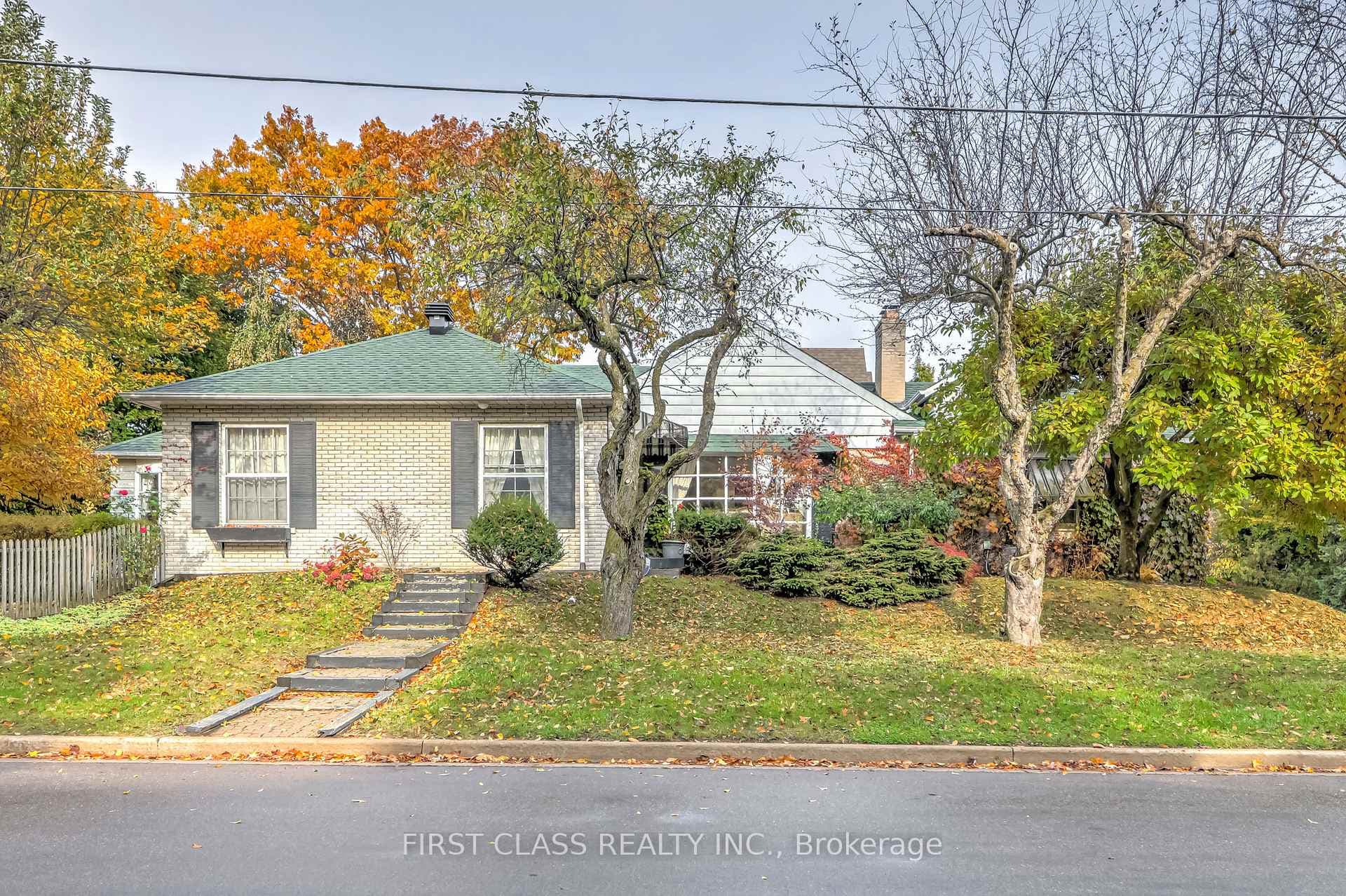 26 York Road, Bridle Path / York Mills / Hoggs Hollow, ON M2L 1M8 - Photo 1