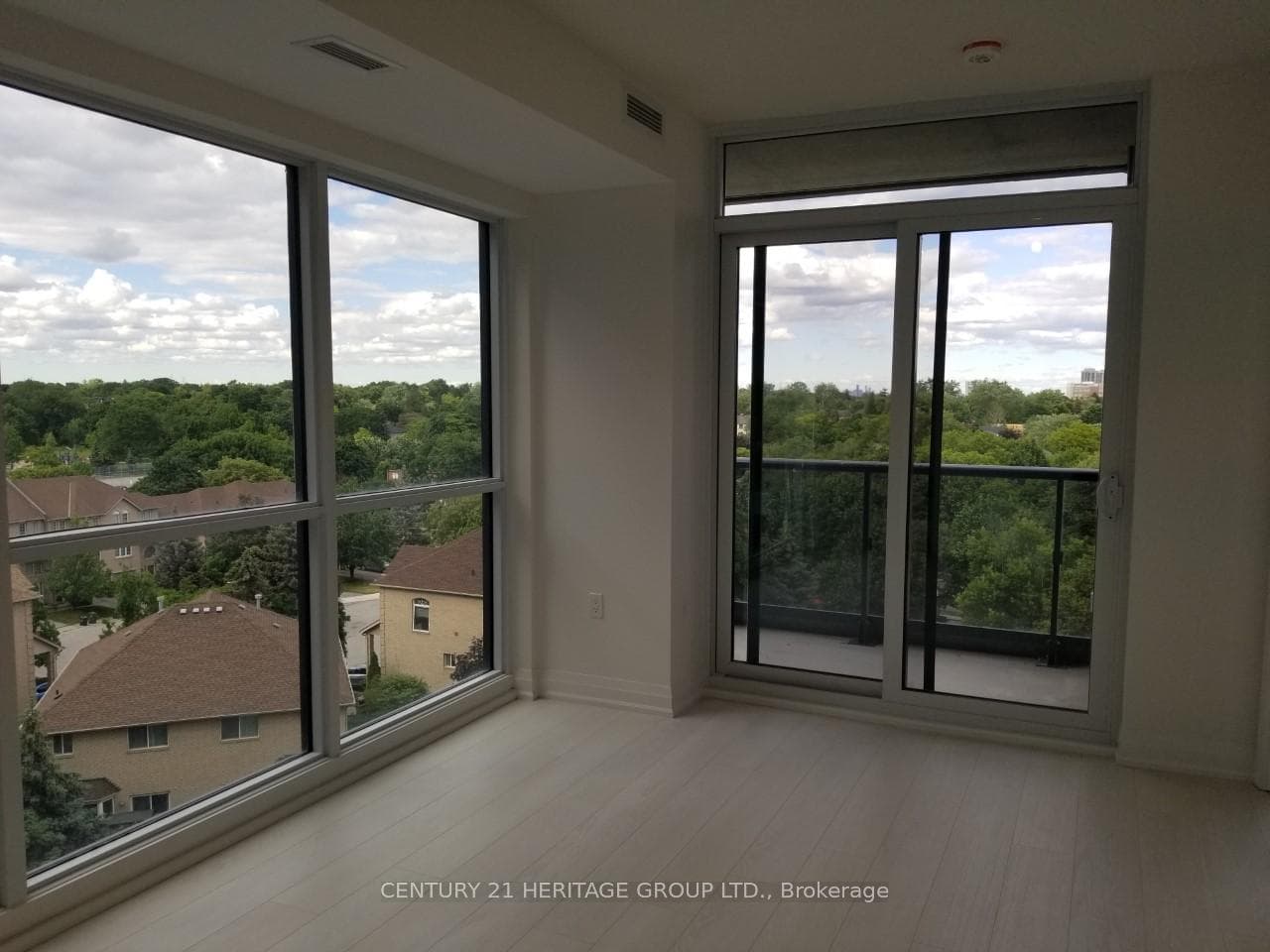 26 Gibbs Road Unit 739, Etobicoke (Islington / Rexdale), ON M9B 0E3 - Photo 1