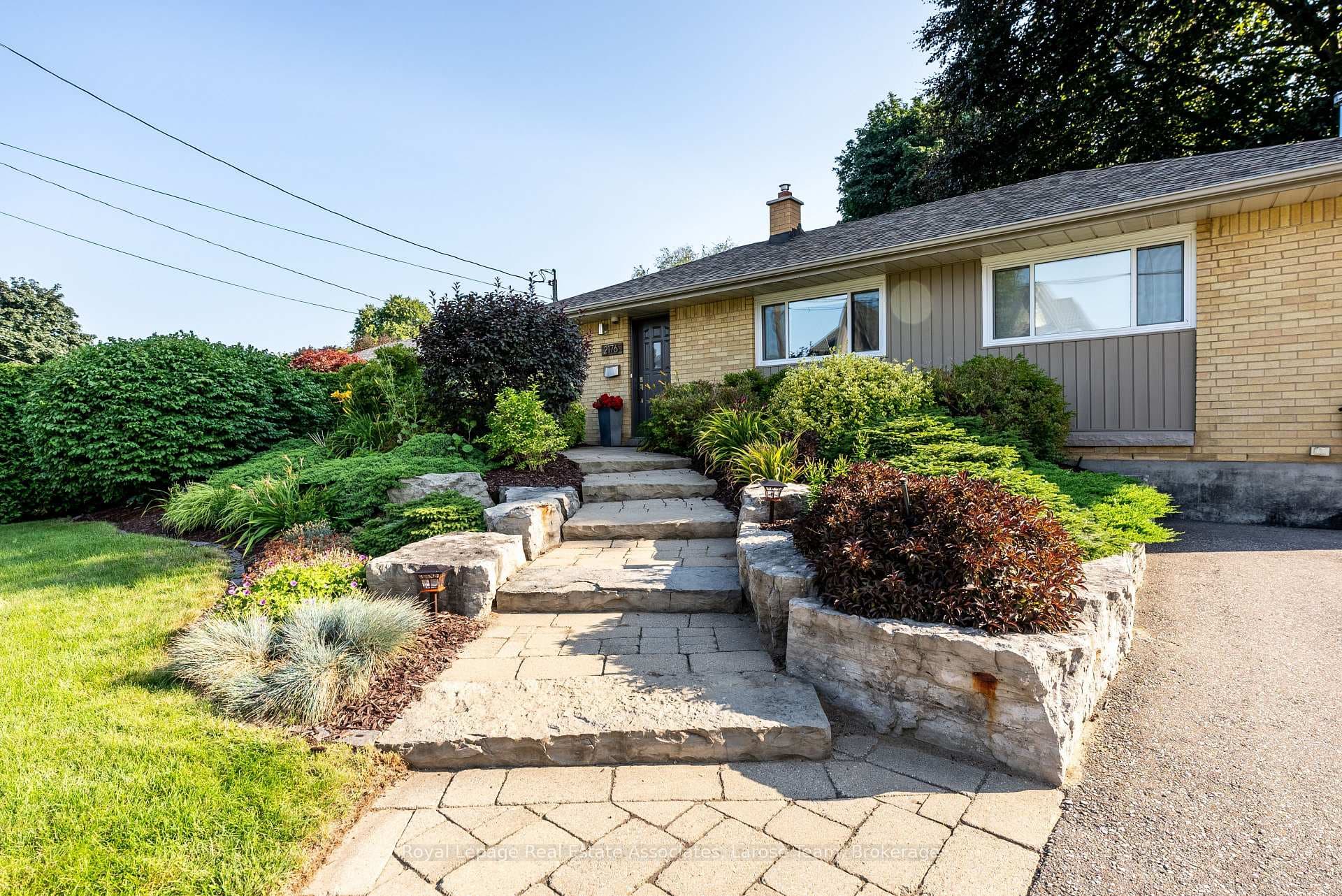 2176 Florian Road, Mississauga, ON L5A 2M4 - Photo 1
