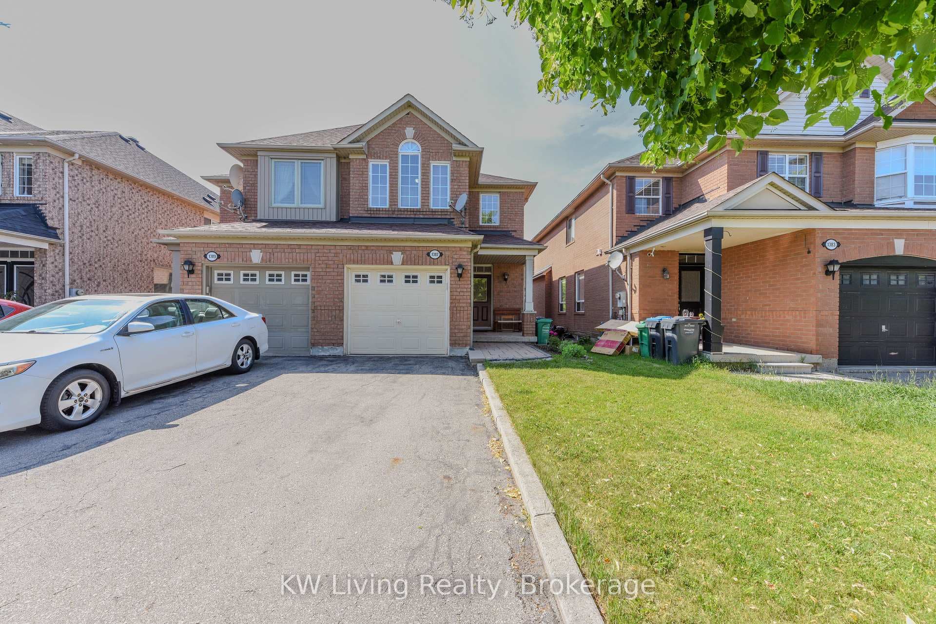 1387 Weir Chase Unit ON, Mississauga, ON L5V 2X1 - Photo 1