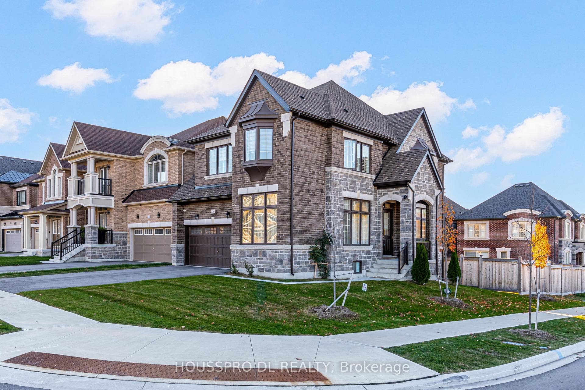 136 Carriage Shop Bend, East Gwillimbury