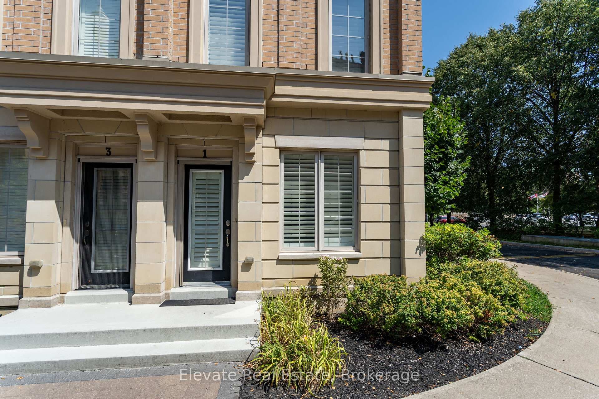 1 Hargrave Lane Unit 1, Bridle Path / York Mills / Hoggs Hollow, ON M4N 0A4 - Photo 1
