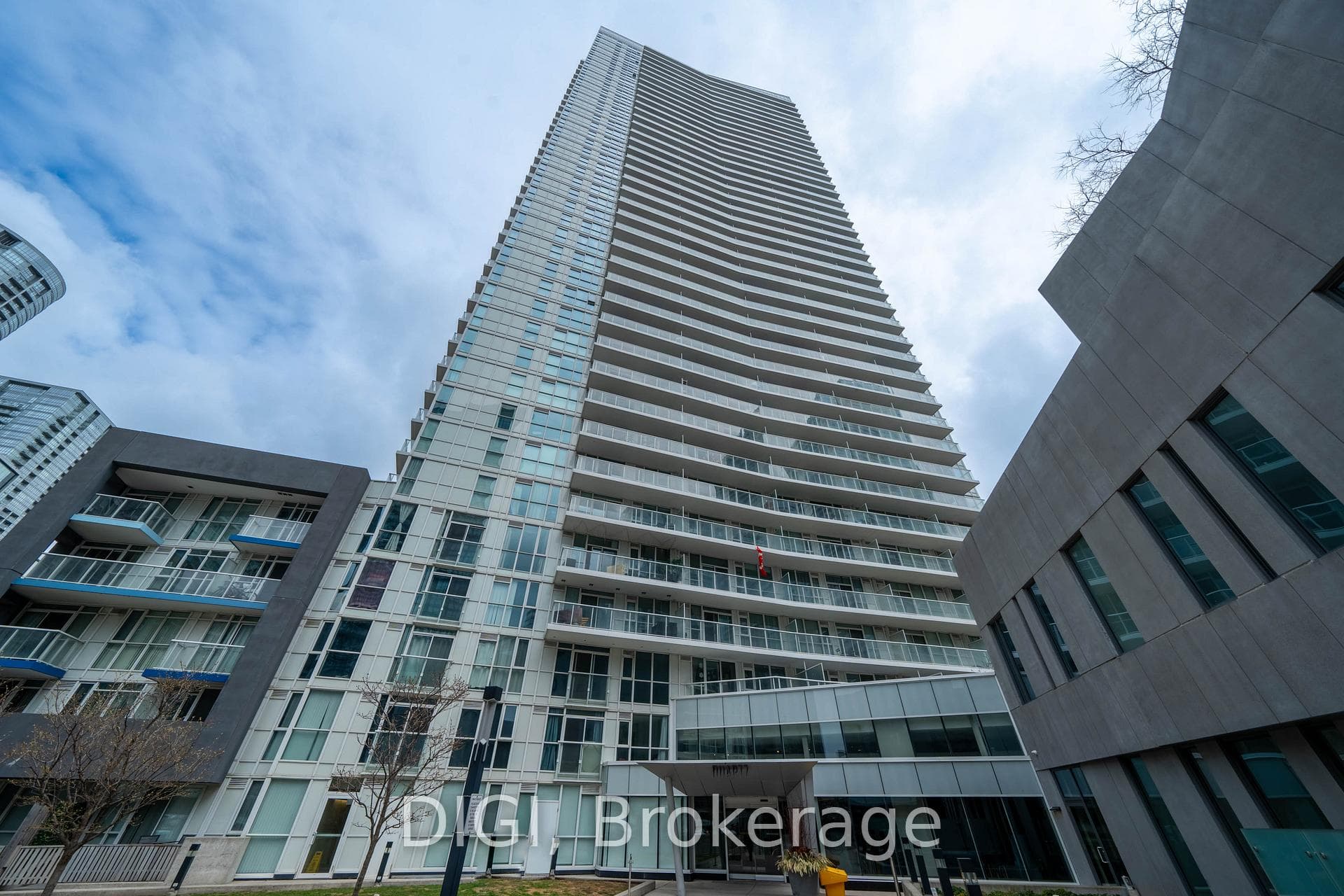 75 Queens Wharf Road Unit 915, Downtown Toronto / Waterfront, ON M5V 0J8 - Photo 1