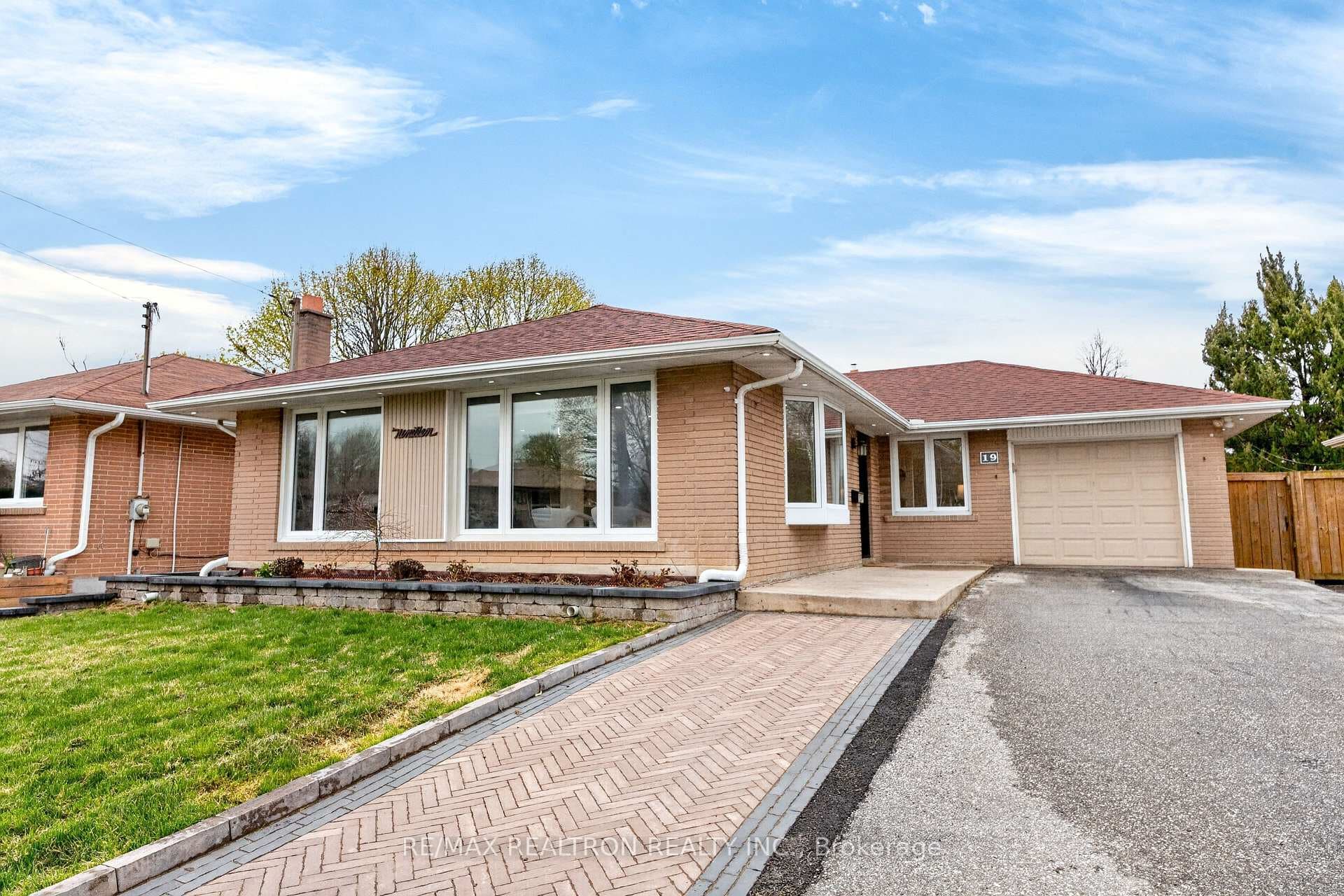 19 Hoshlega Drive, Scarborough (West Hill / Highland Creek)