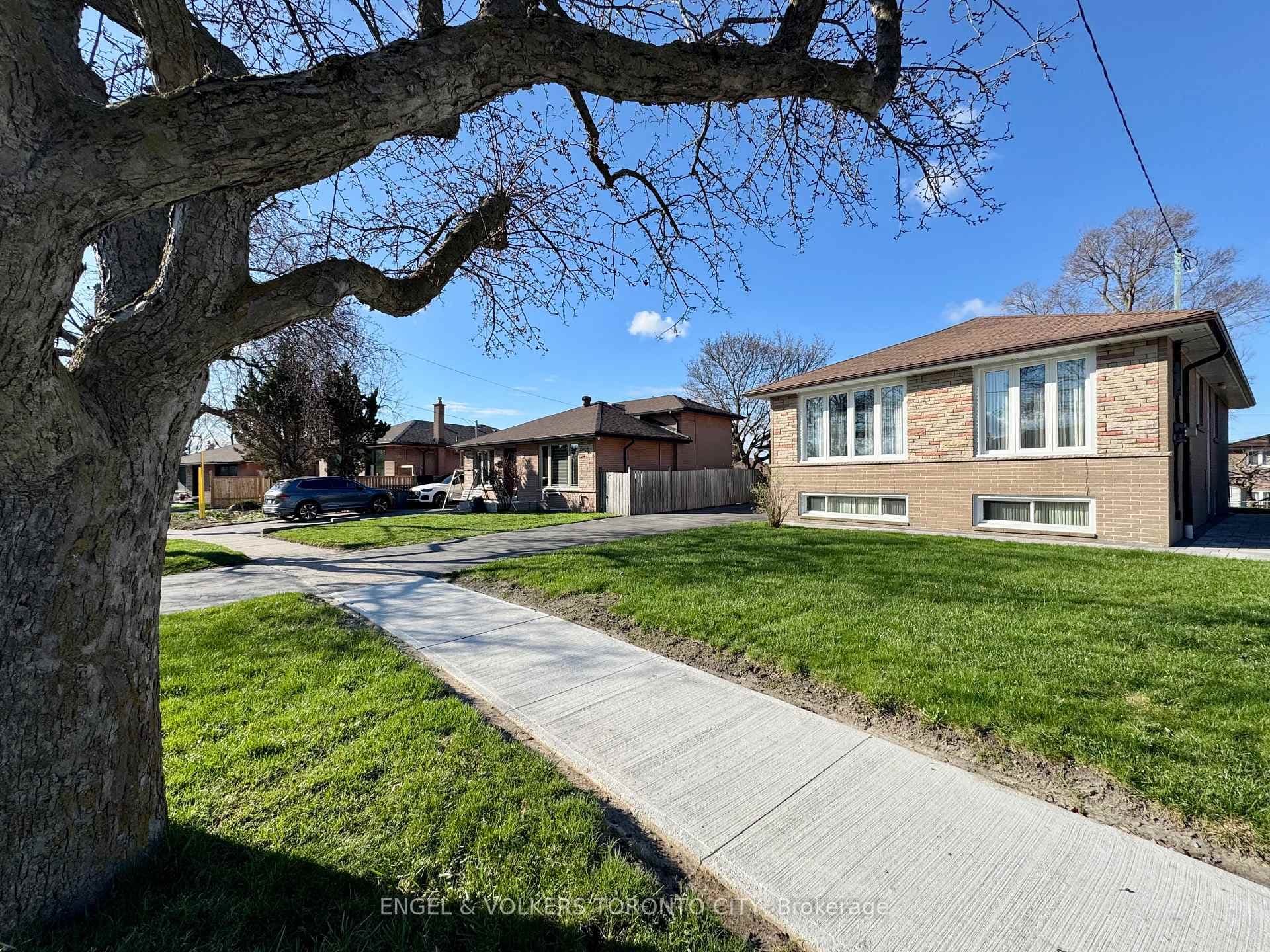 18 Willsteven Drive, Scarborough (West Hill / Highland Creek)