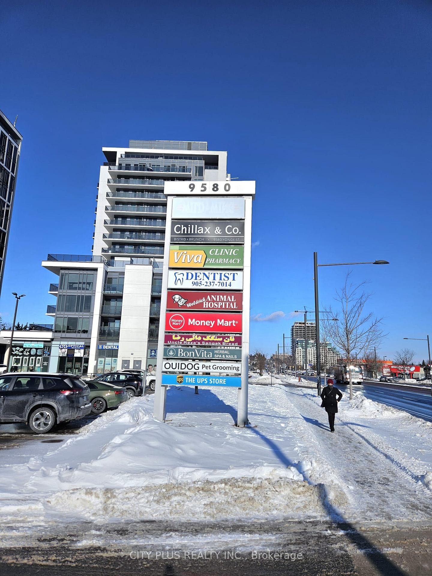 pylon sign on Yonge street