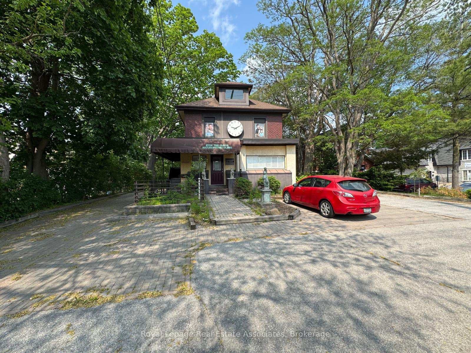 1553 Hurontario Street Unit 207, Mississauga, ON L5G 3H7 - Photo 1