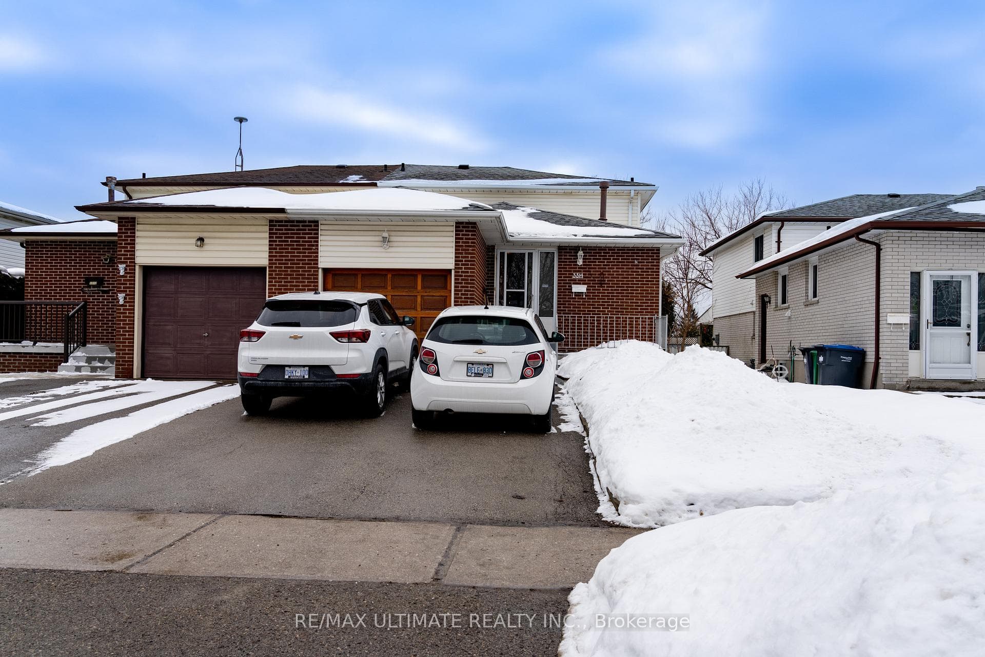 3314 Strabane Drive, Mississauga, ON L5C 1W7 - Photo 1