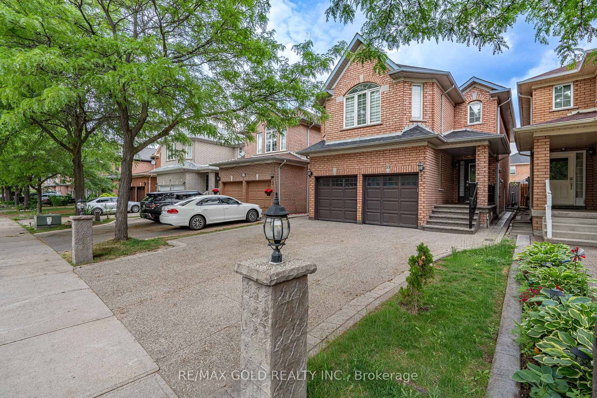 25 Golden Eagle Road, Brampton, ON L6R 1Z4 - Photo 1