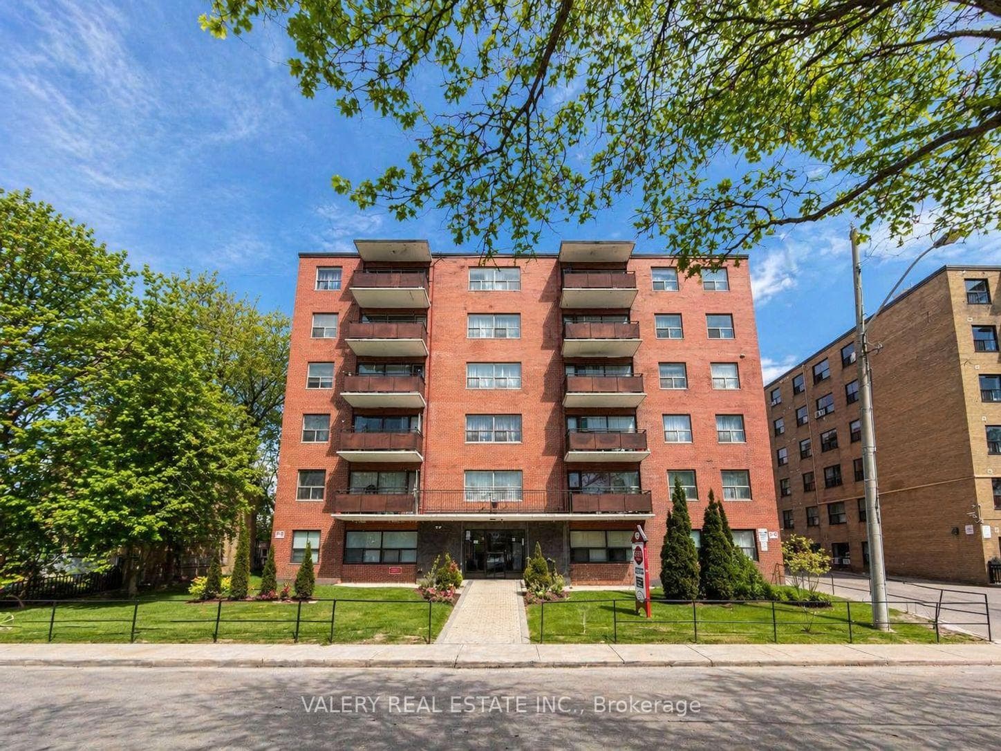 11 Glenburn Avenue Unit 108, Danforth / East York, ON M4B 2X1 - Photo 1