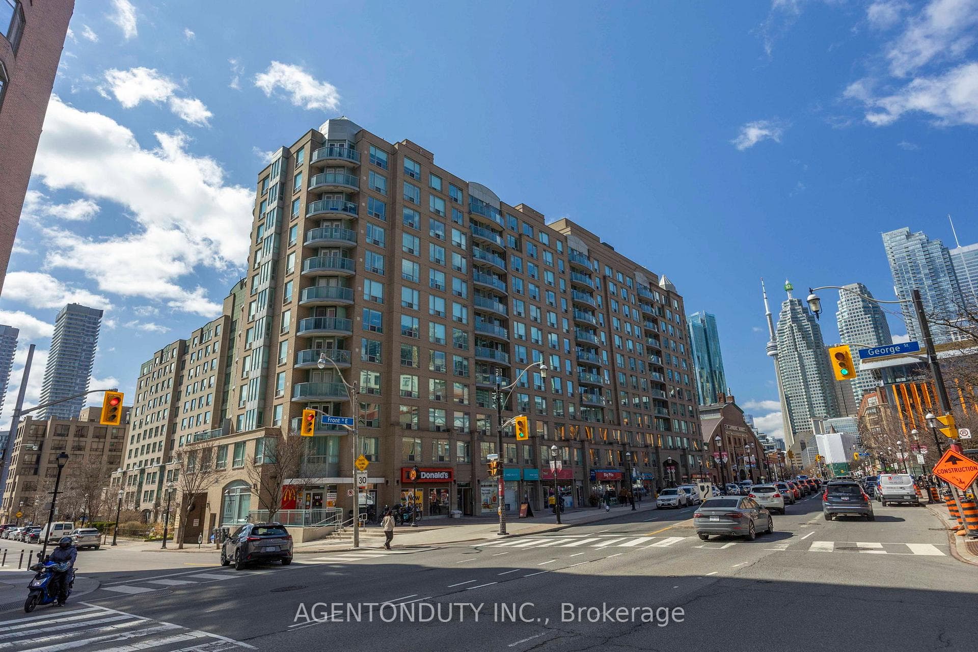 109 Front St E