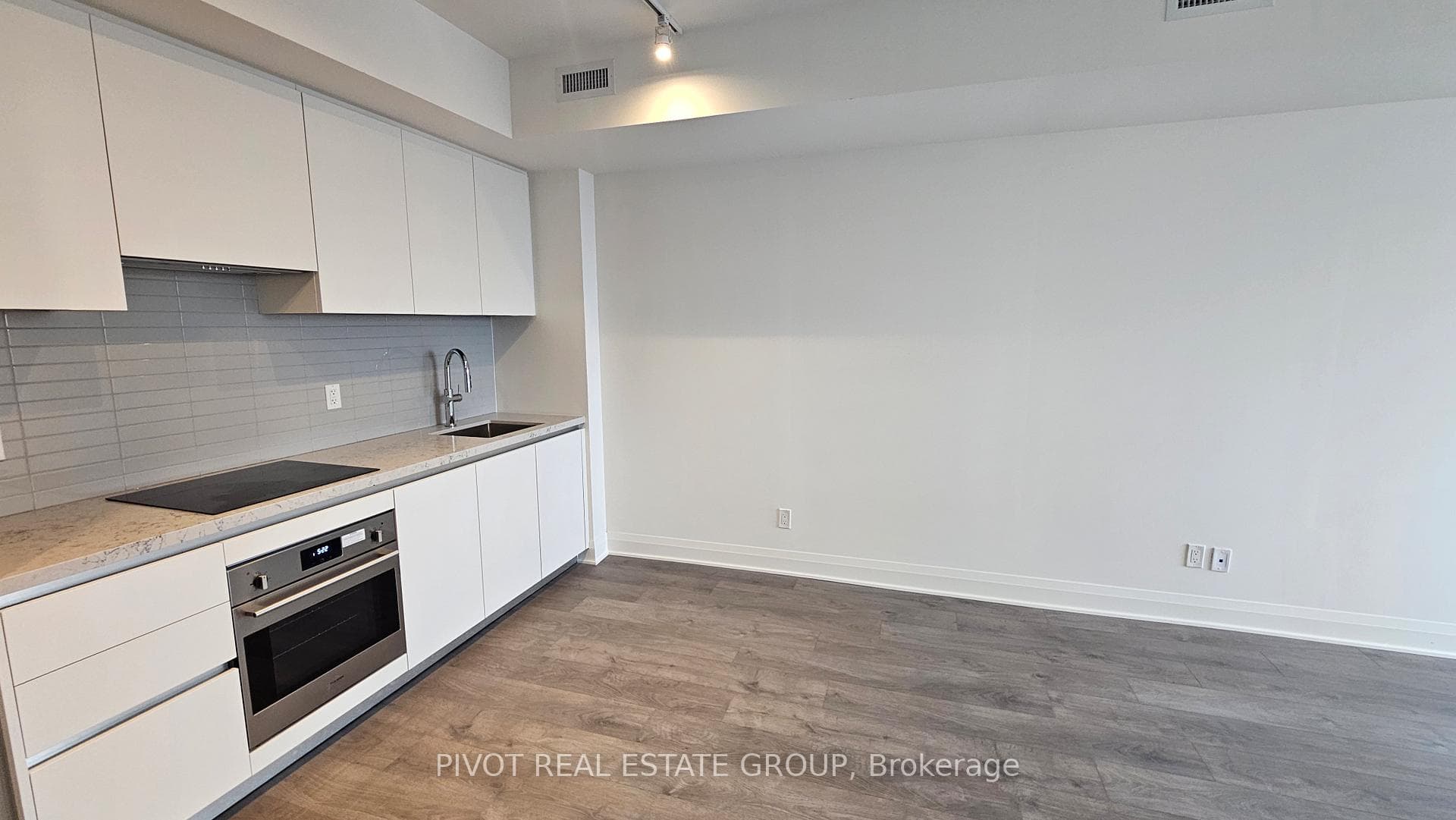 2 Erskine Road Unit 2101, Mississauga, ON L5B 0S1 - Photo 1