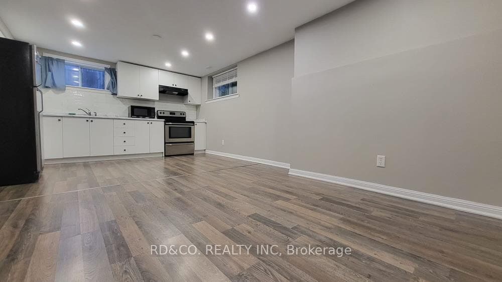 712 Hewson Drive Unit Lower, Pickering, ON L1W 1T5 - Photo 1