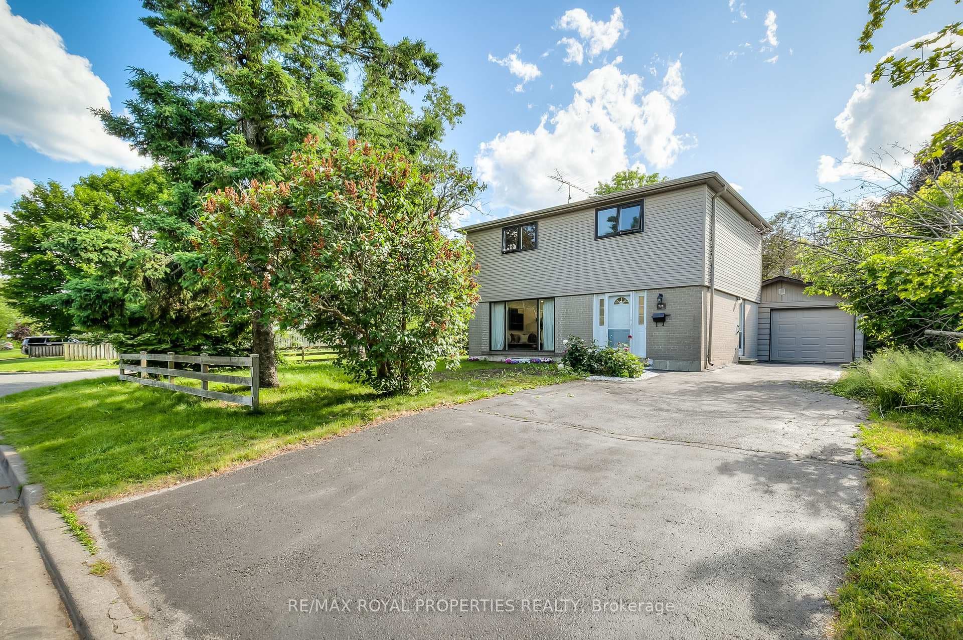 734 Annland Street, Pickering