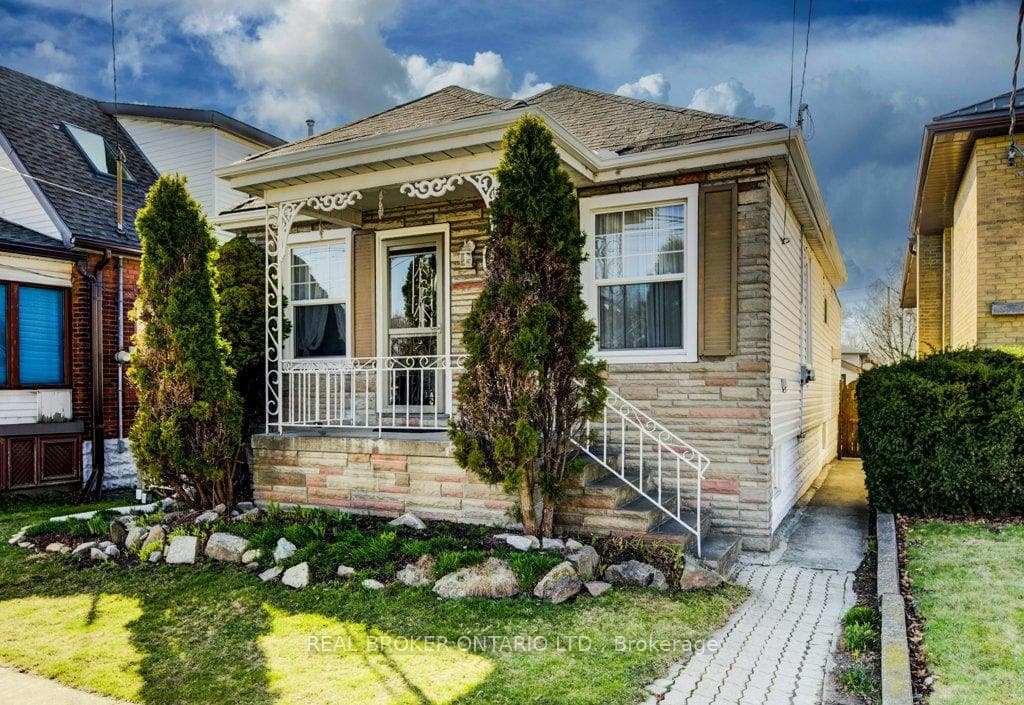 458 Upper Wentworth Street, Hamilton, ON L9A 4T7 - Photo 1