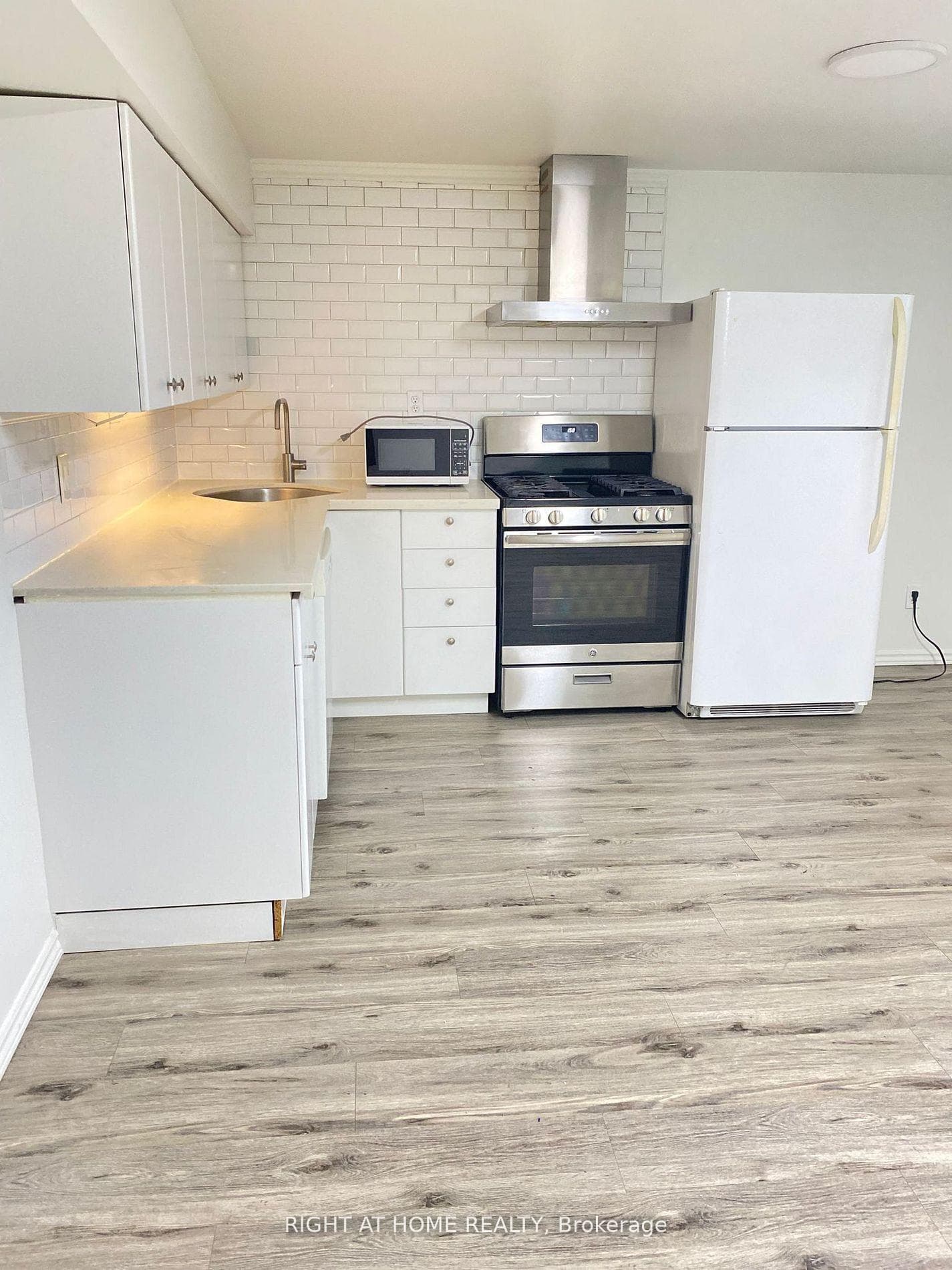 37 Clifton Avenue Unit bsmnt, North York (Bathurst Manor / Clanton Park), ON M3H 4K9 - Photo 1
