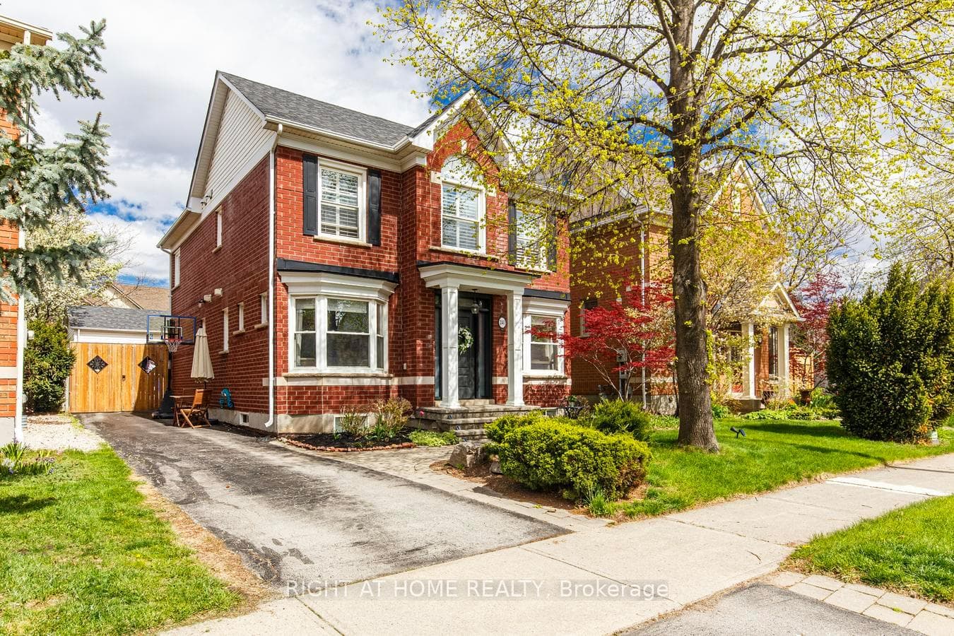 241 Lexington Road, Oakville