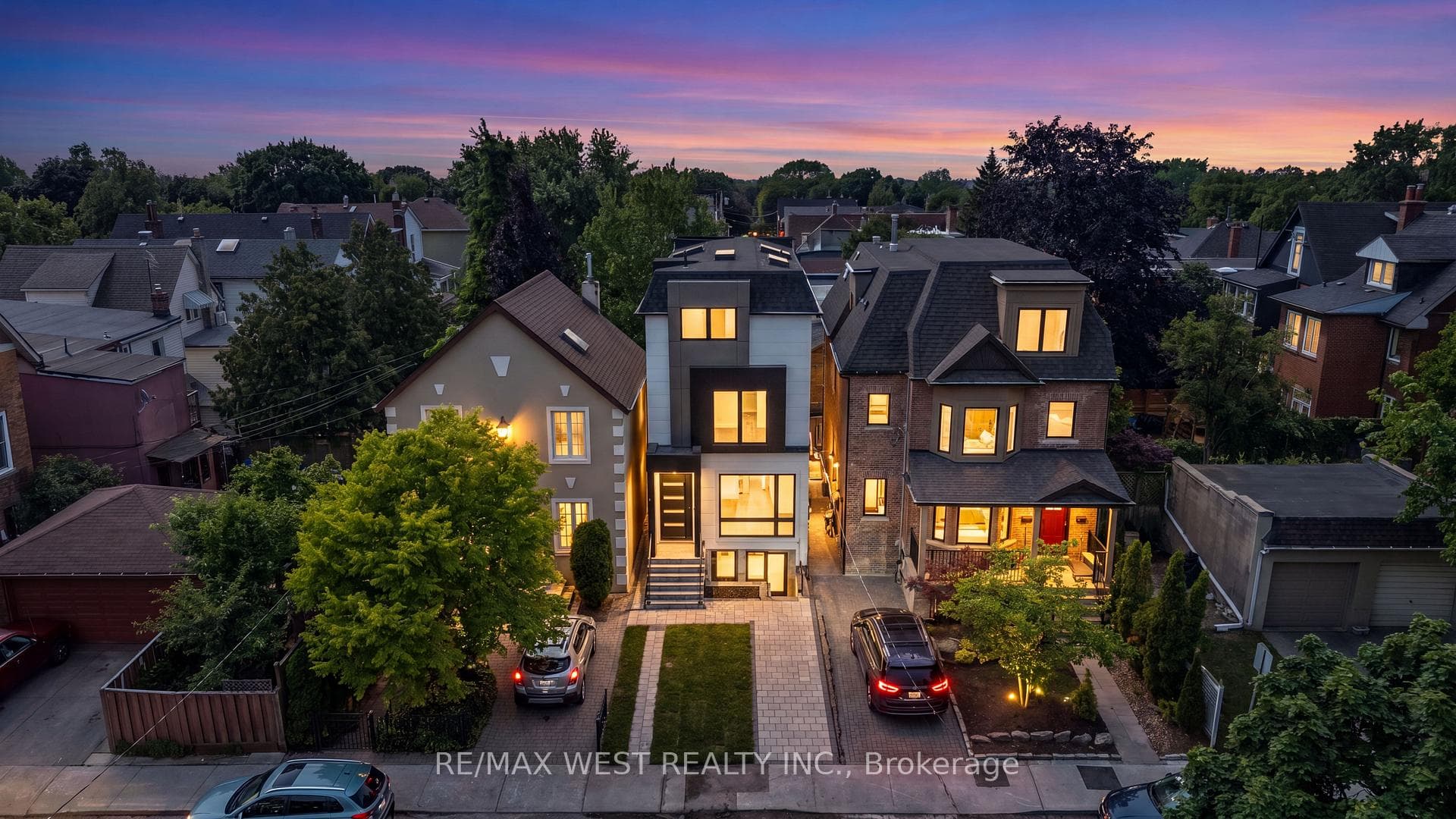 15 Cruikshank Avenue, Danforth / East York, ON M4K 1S6 - Photo 1