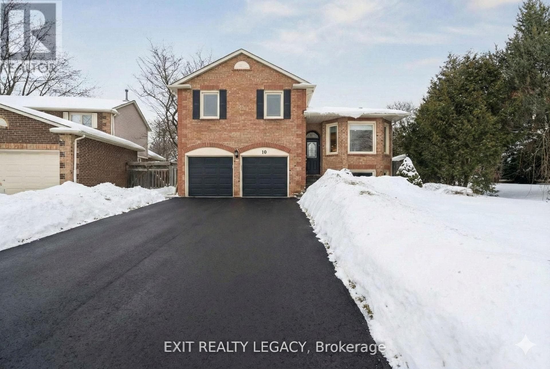 10 Eves Court, Newmarket, ON L3Y 7P7 - Photo 1