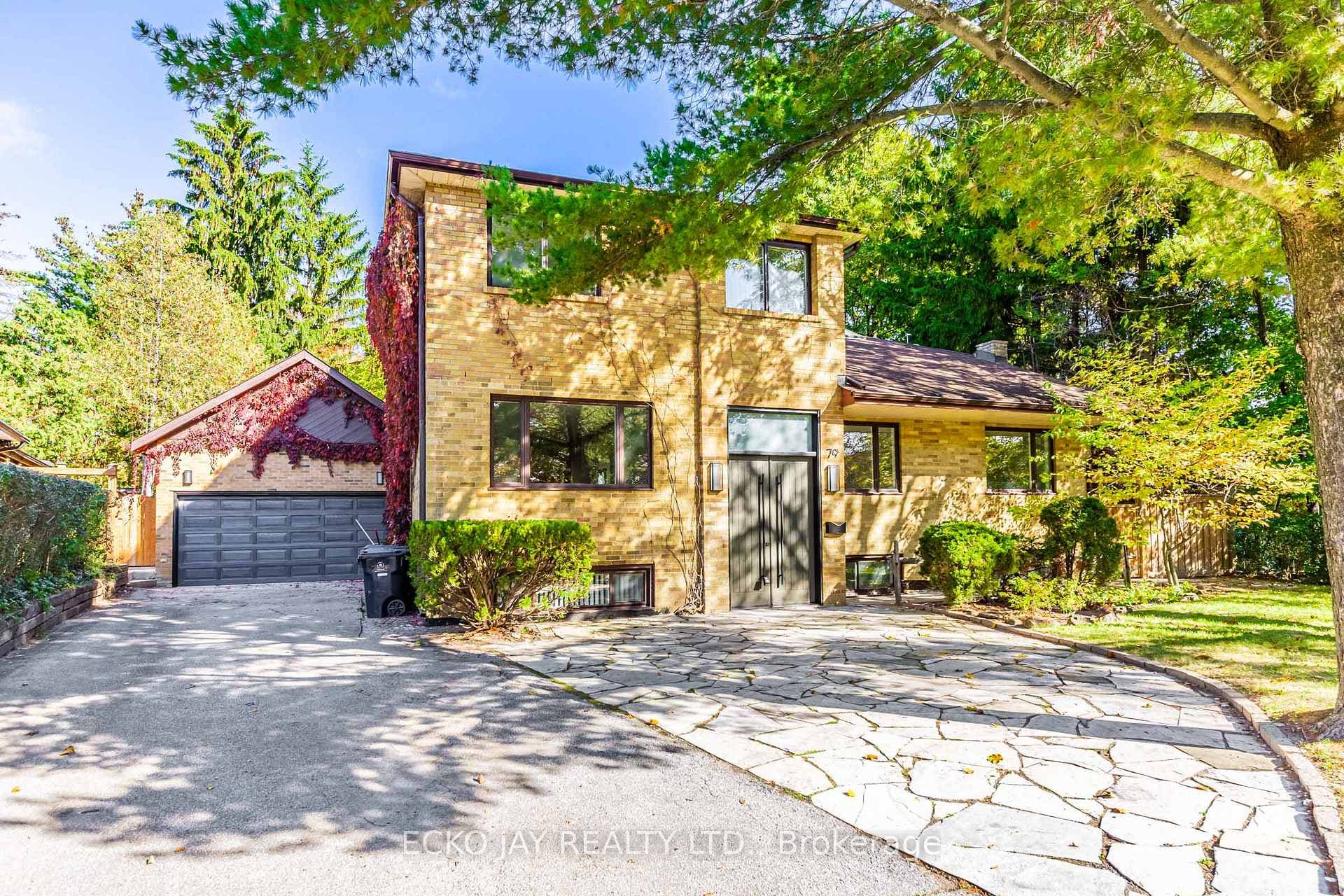 79 Larkfield Drive, Don Mills / Parkwoods / Victoria Village, ON M3B 2H5 - Photo 1
