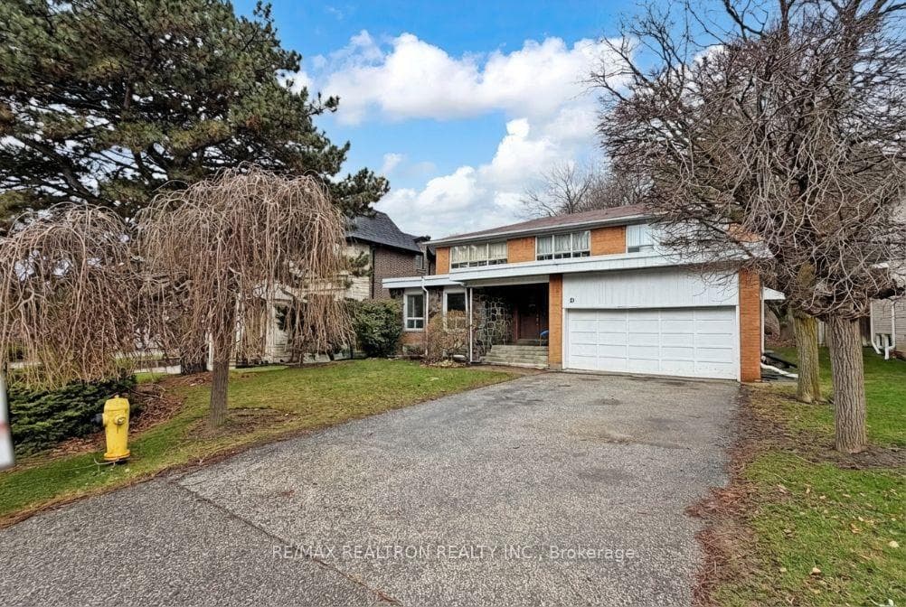 10 HEARTHSTONE Crescent, Thornhill / Willowdale, ON M2R 1G3 - Photo 1