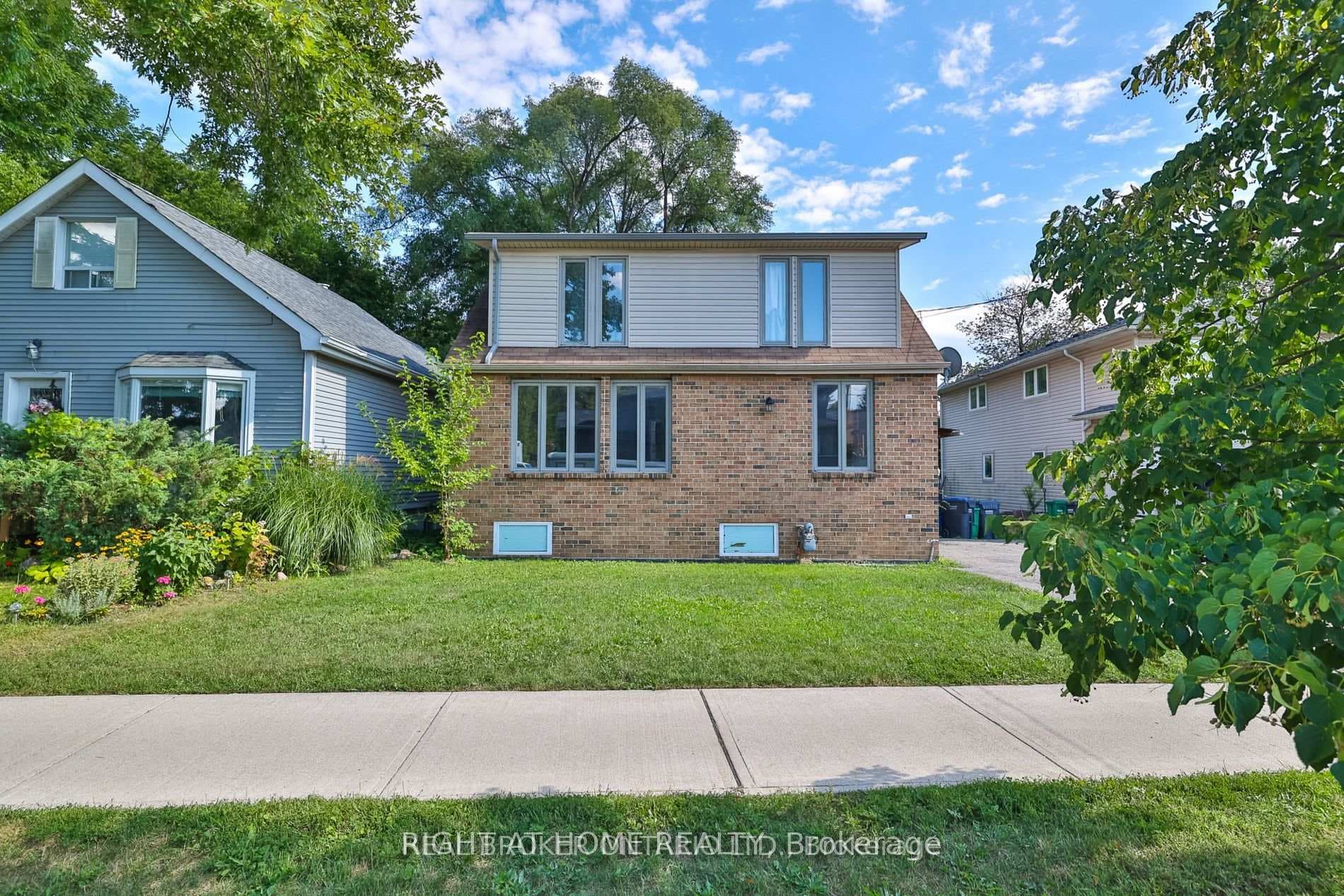 446 Orano Avenue, Mississauga, ON L5G 2B9 - Photo 1