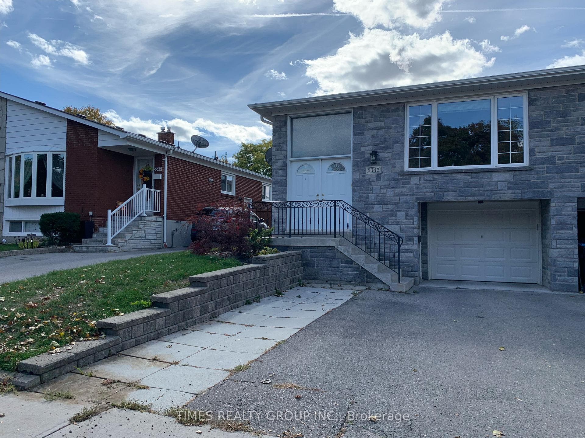3346 Ivernia Road Unit Main, Mississauga, ON L4Y 3E8 - Photo 1