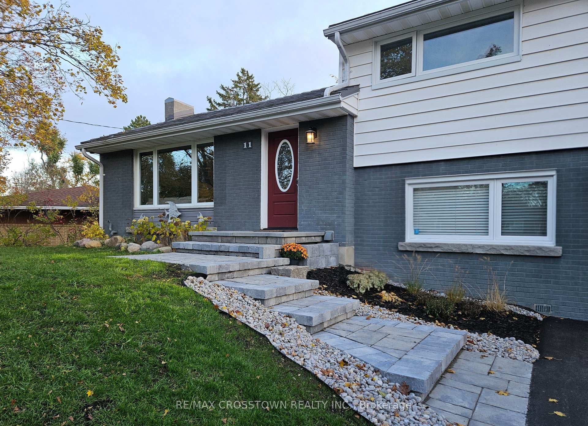 11 Castle Drive, Barrie, ON L4N 1P7 - Photo 1