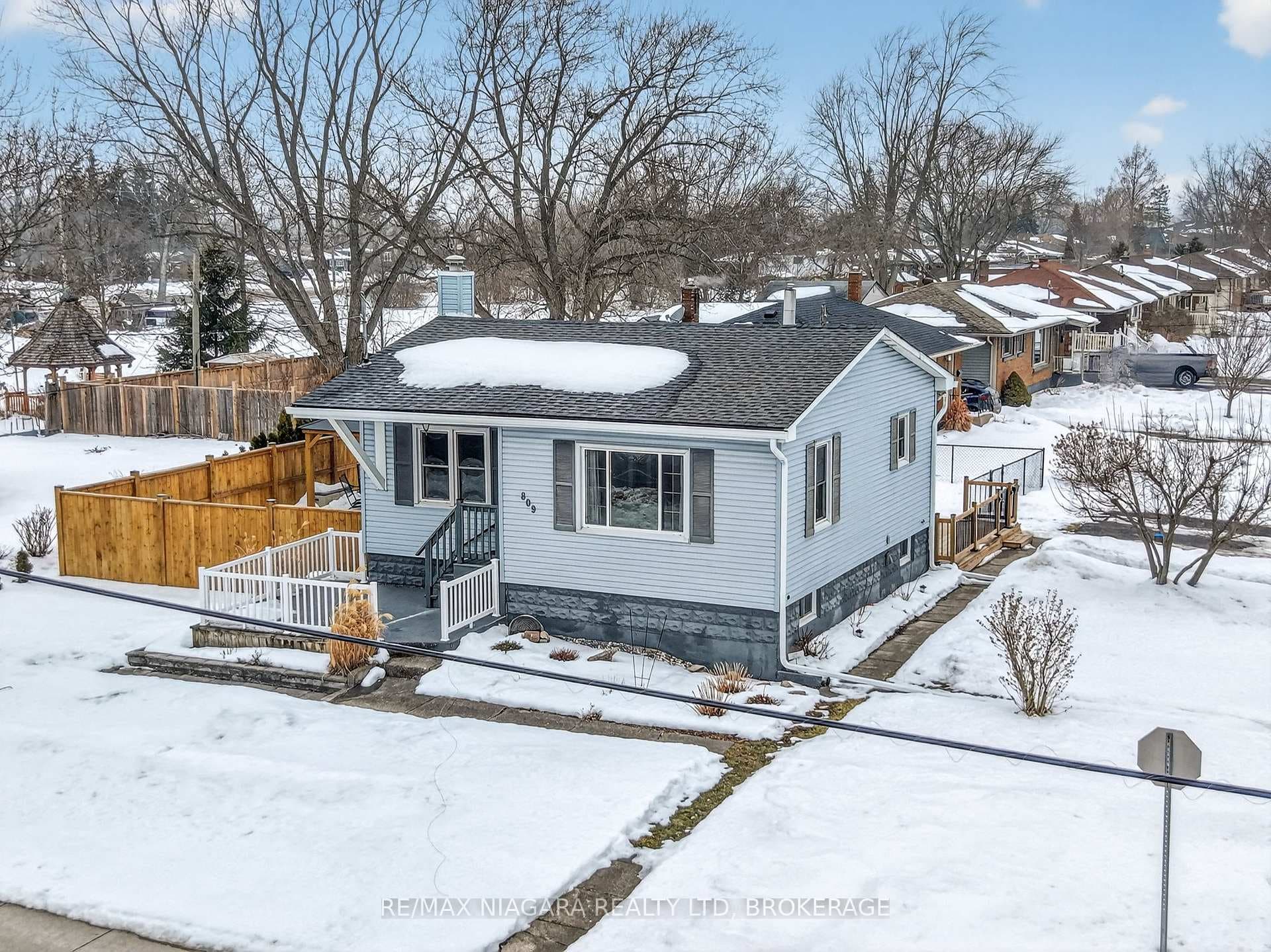 809 Broadway Street, Welland, ON L3C 5M9 - Photo 1