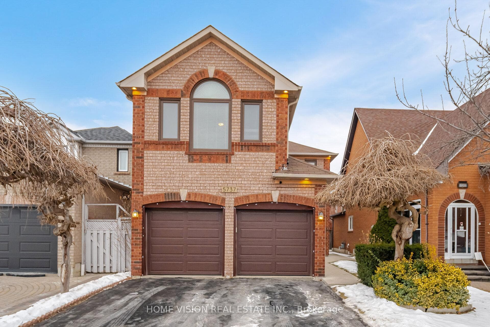 5737 Mersey Street, Mississauga, ON L5V 1V8 - Photo 1