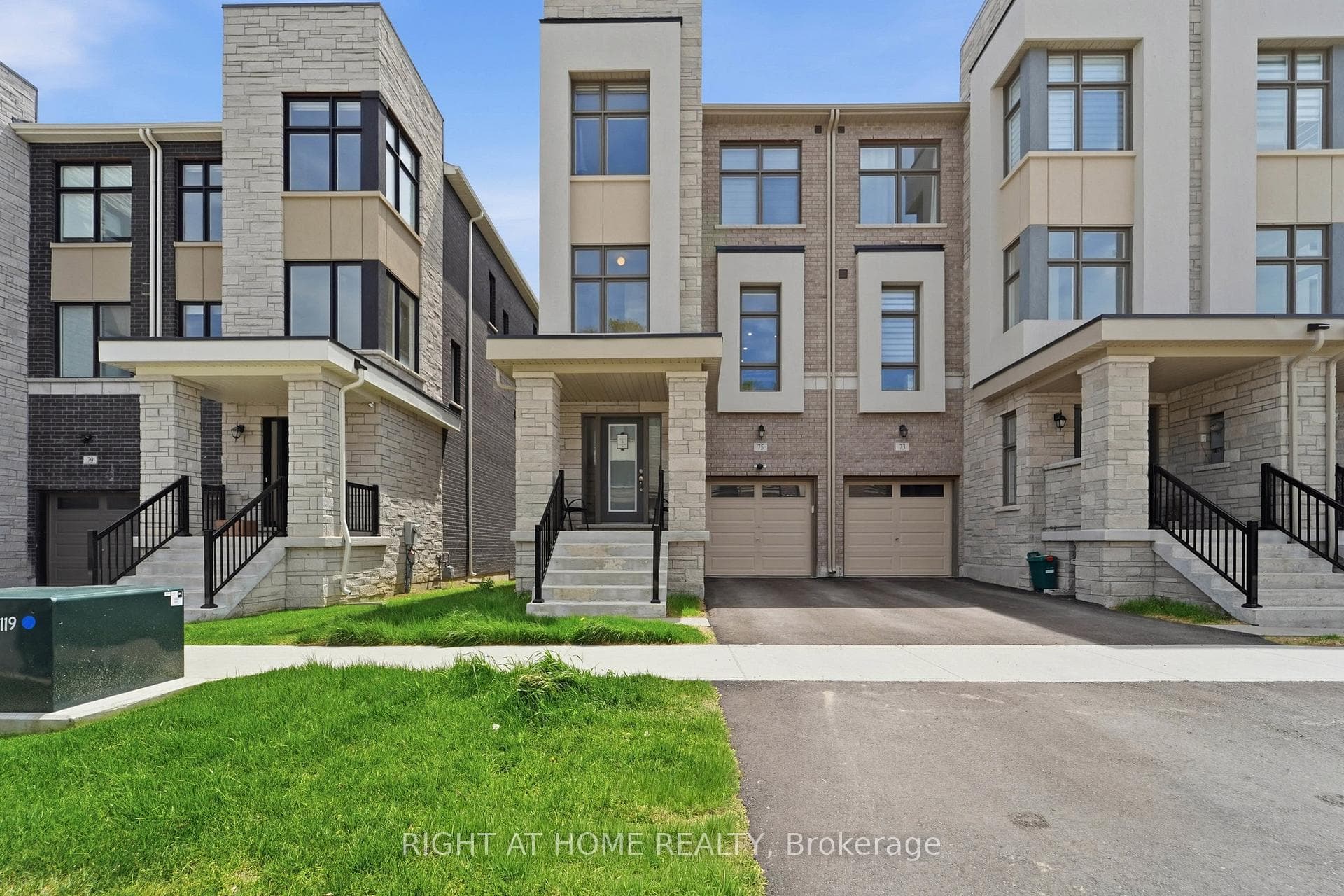 75 Puisaya Drive, Richmond Hill, ON L4E 1L2 - Photo 1