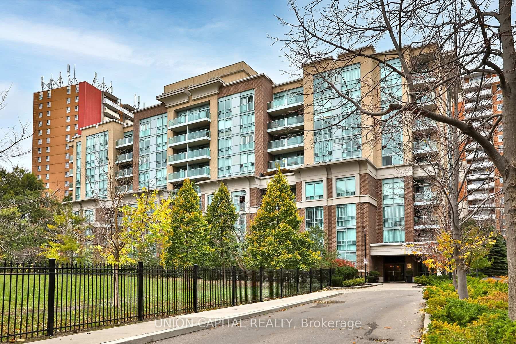 17 Michael Power Place Unit 710, Etobicoke (Islington / Rexdale), ON M9A 5G5 - Photo 1