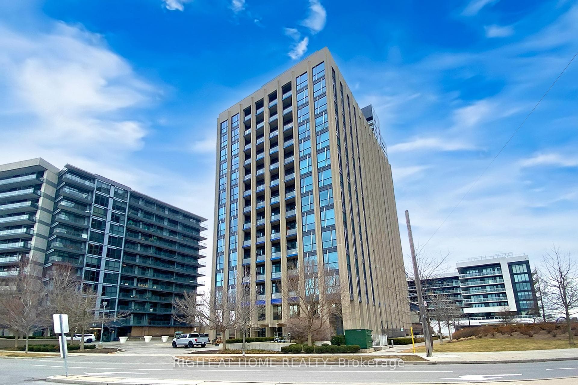 75 The Don Way, Don Mills / Parkwoods / Victoria Village, ON M3C 2E9 - Photo 1