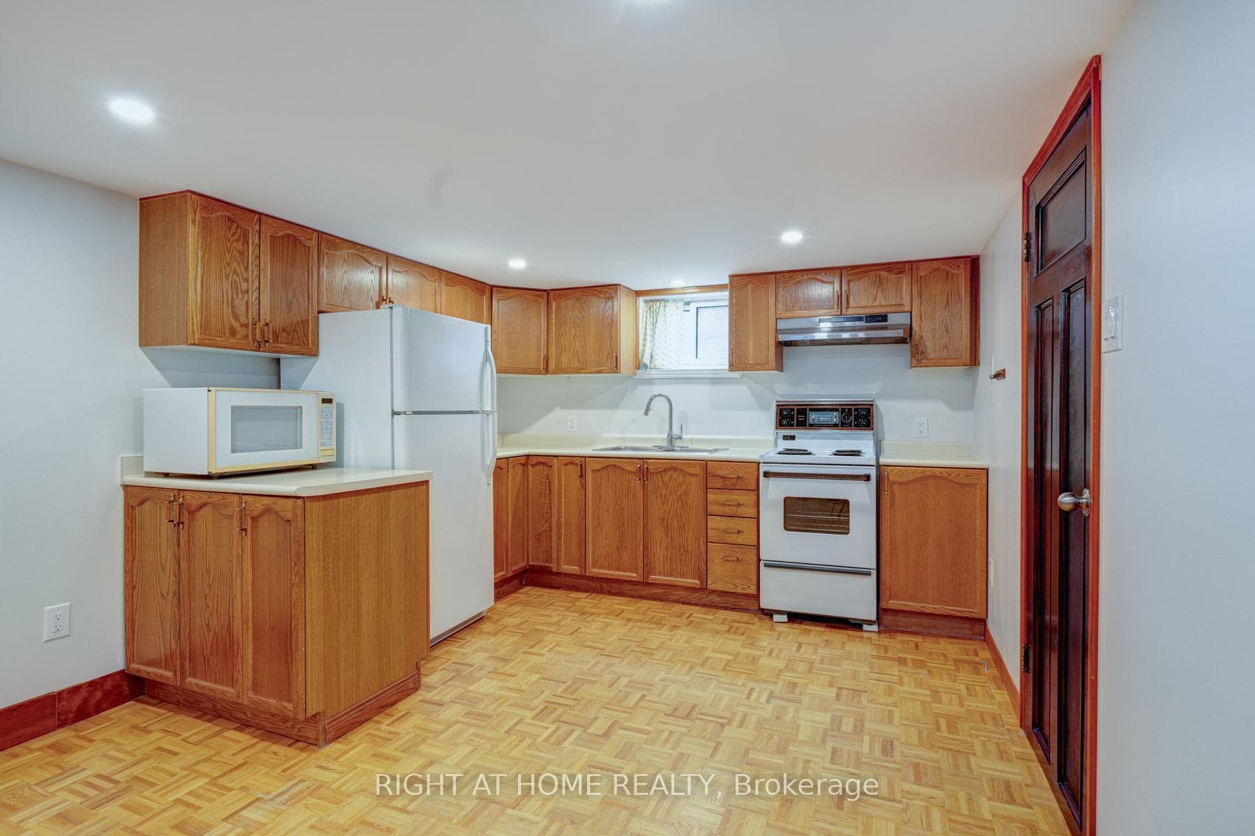 952 Coxwell Avenue Unit Lower, Danforth / East York, ON M4C 3G3 - Photo 1