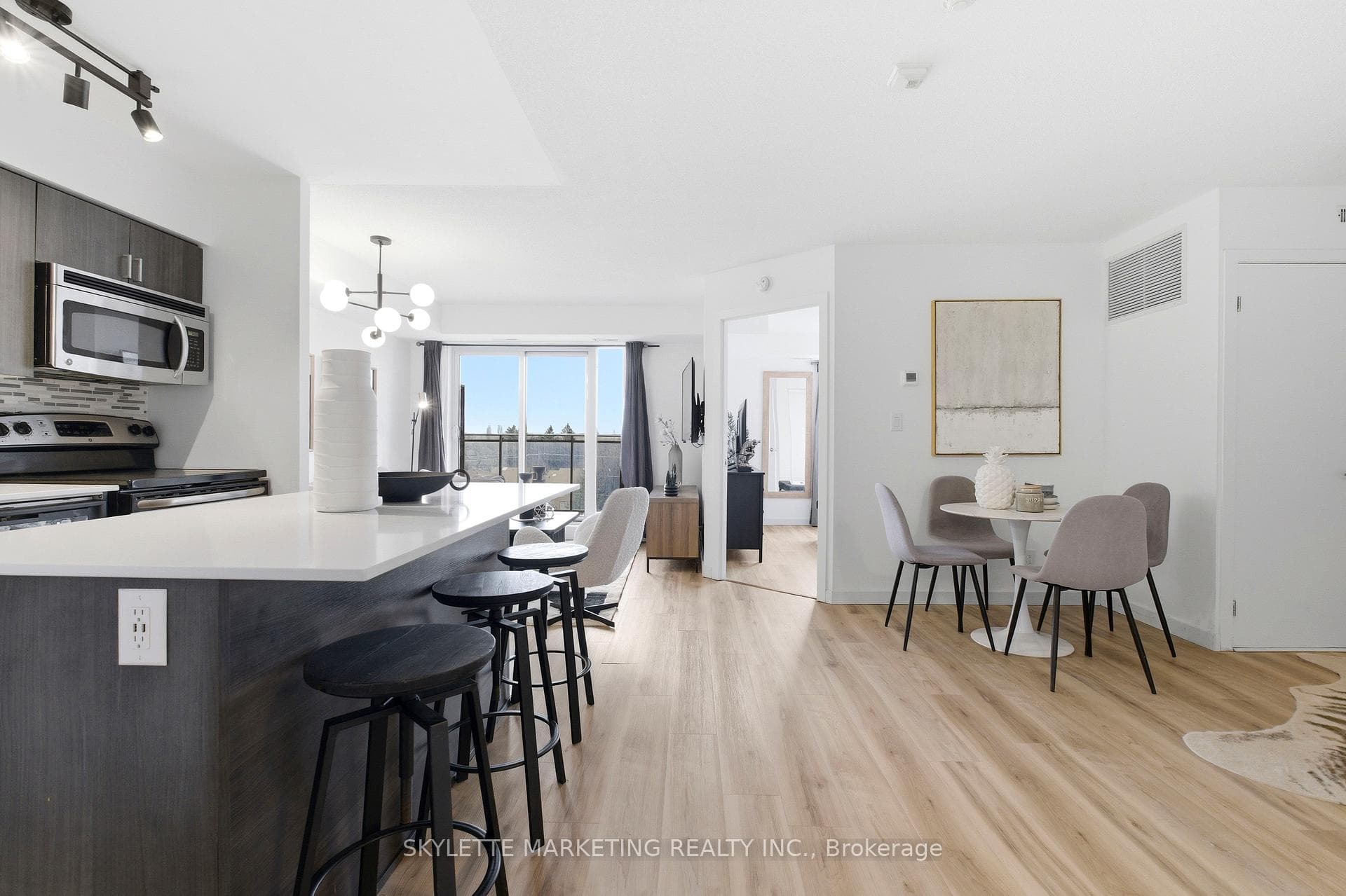 801 Sheppard Avenue Unit 701, North York (Bathurst Manor / Clanton Park), ON M3H 0A8 - Photo 1