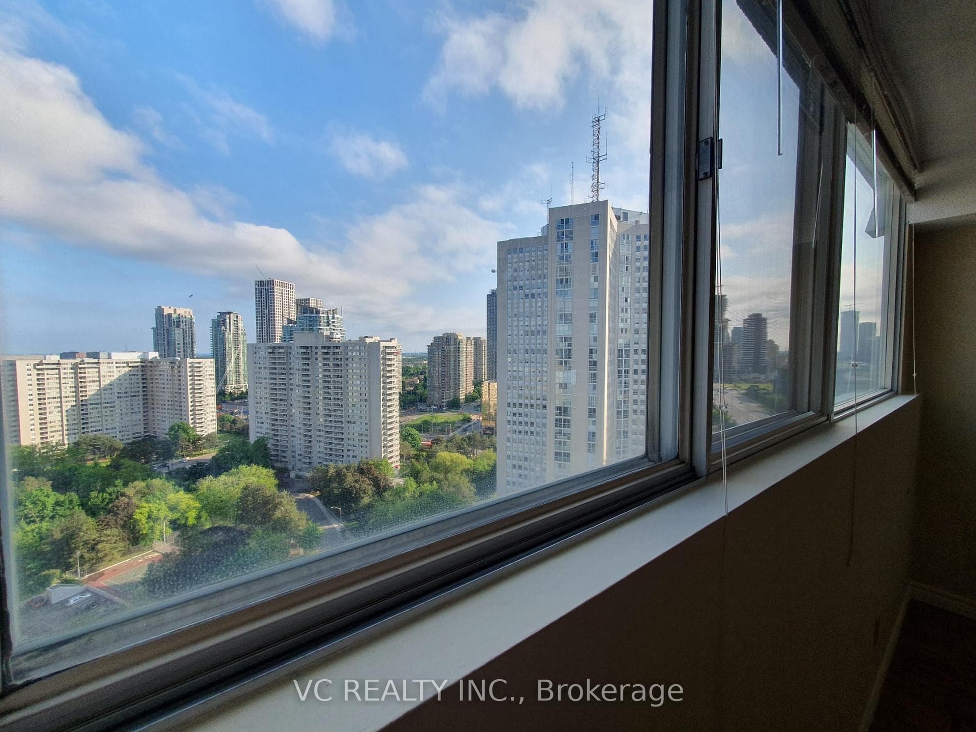 3700 Kaneff Crescent Unit 2305, Mississauga, ON L5A 4B8 - Photo 1