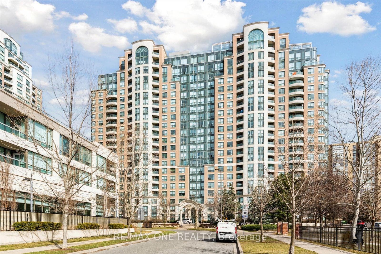 23 Lorraine Drive Unit 912, Thornhill / Willowdale, ON M2N 6Z6 - Photo 1