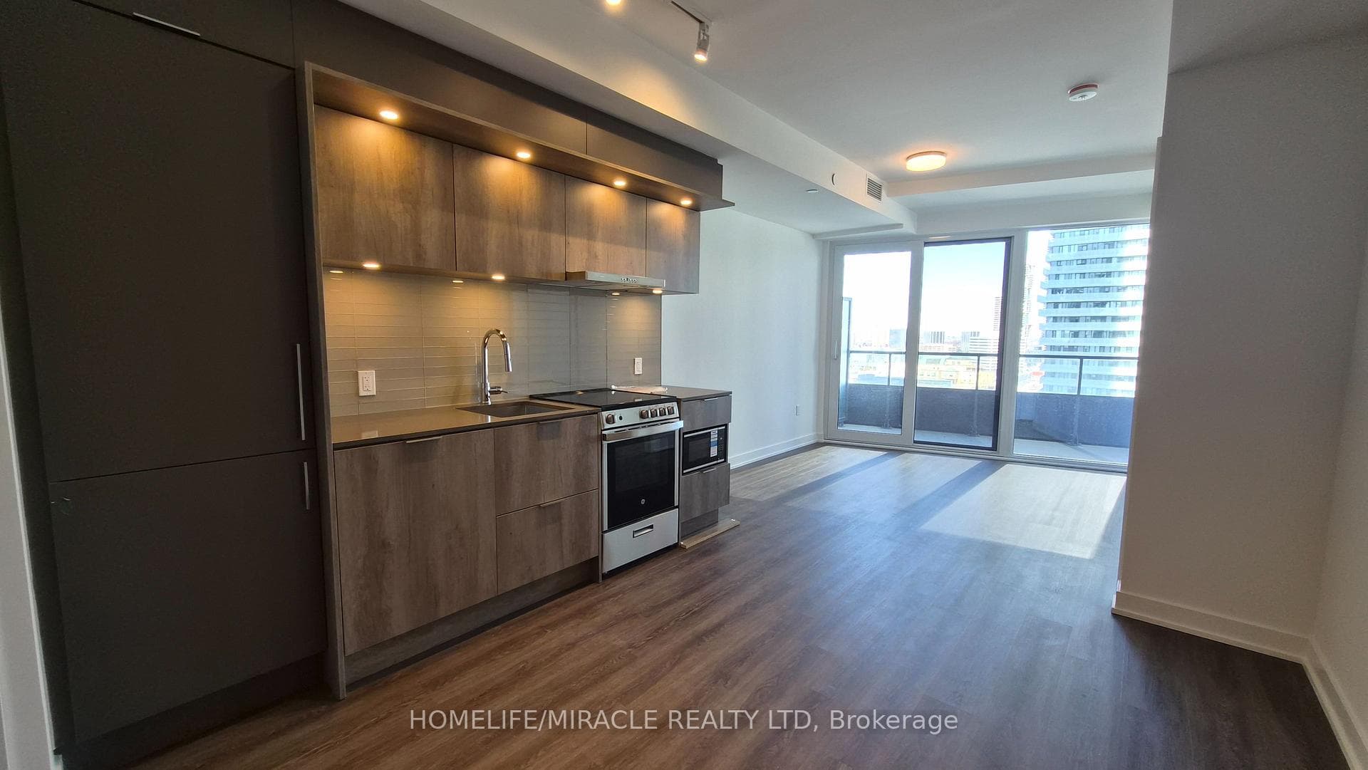 448 Burnhamthorpe Road Unit 1206, Mississauga, ON L5B 4M6 - Photo 1