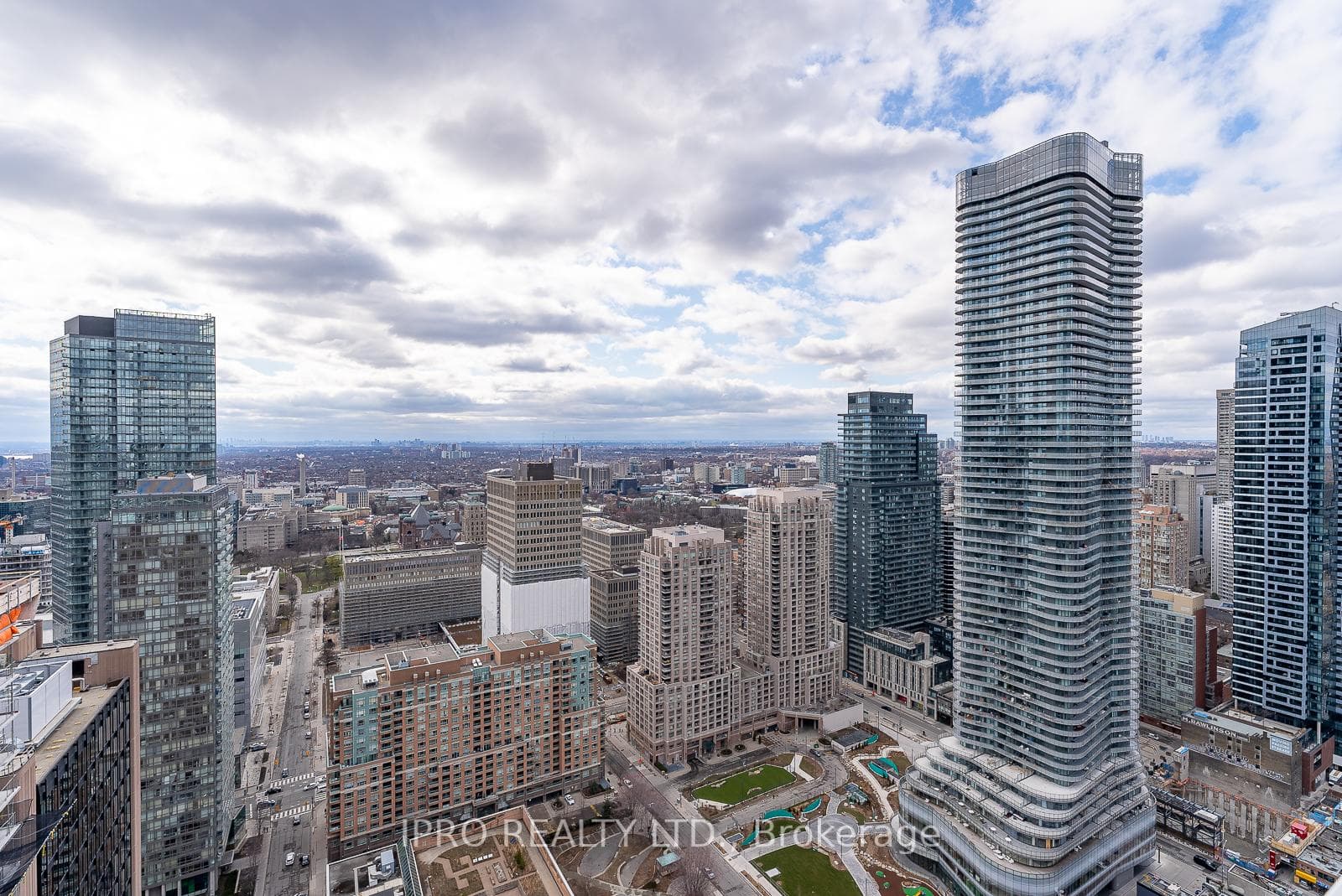 501 Yonge Street Unit 3912, Toronto C08
