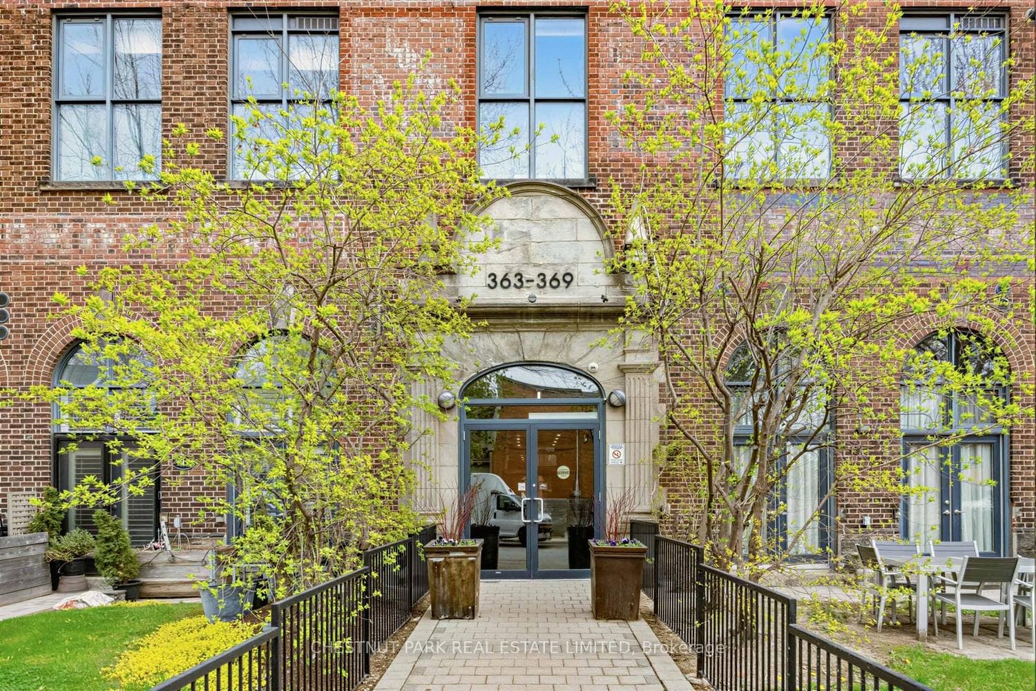 363 Sorauren Avenue Unit 301, High Park / Junction / Roncesvalles, ON M6R 3C1 - Photo 1