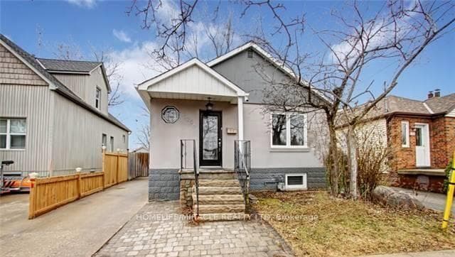 1058 Alexandra Avenue Unit Upper, Mississauga, ON L5E 1Z8 - Photo 1