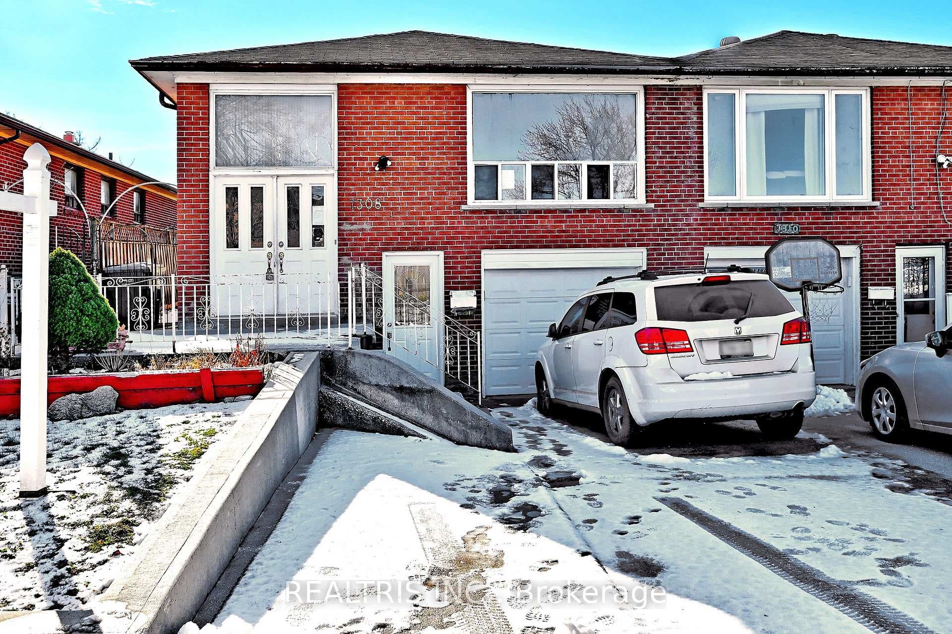7308 Cambrett Drive, Mississauga, ON L4T 2R5 - Photo 1