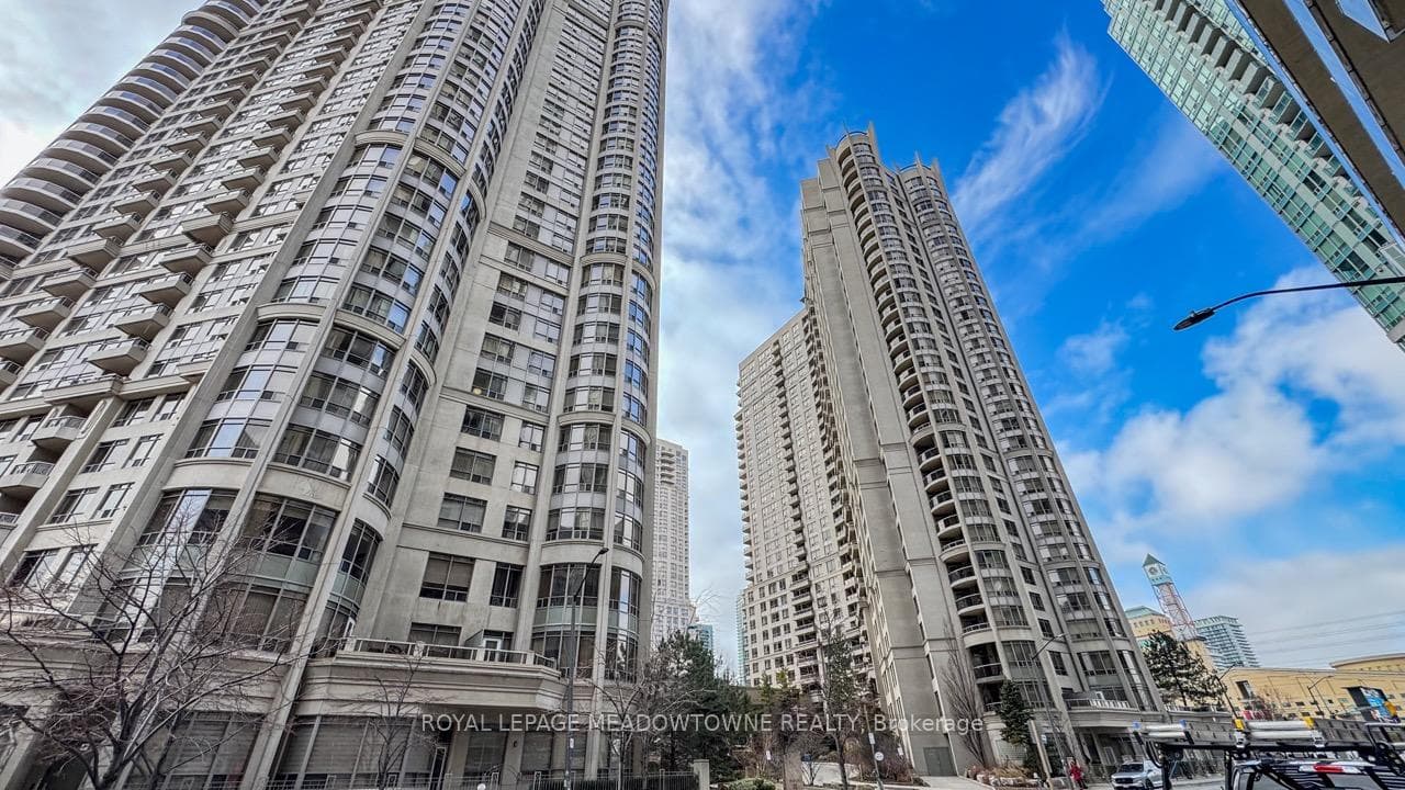 3888 Duke Of York Boulevard Unit 927, Mississauga, ON L5B 4P5 - Photo 1