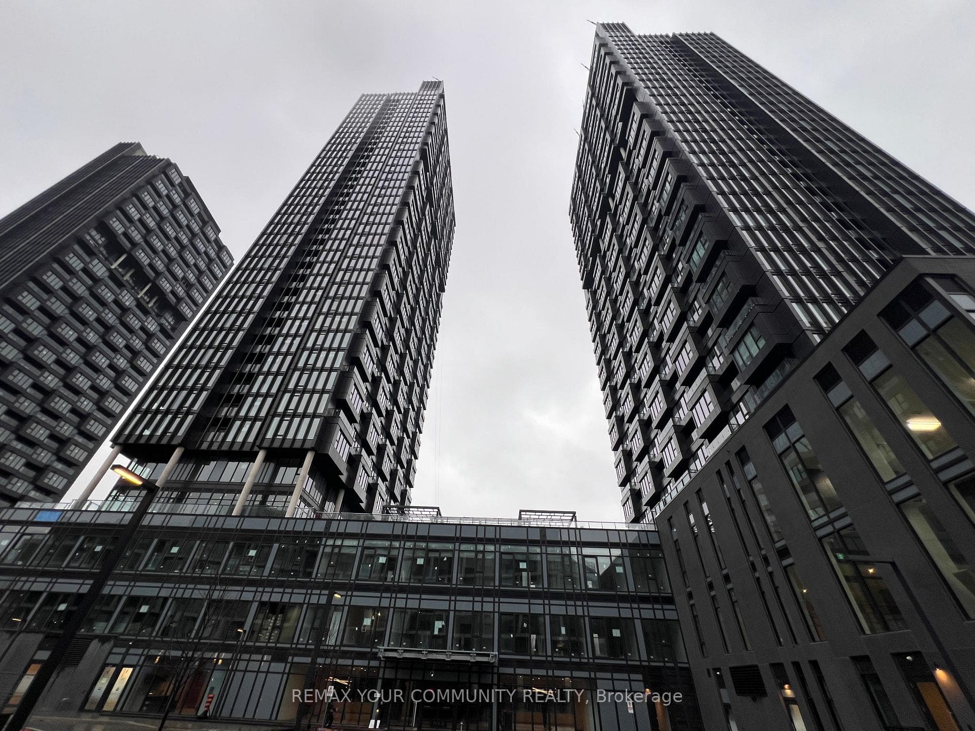1 Quarrington Lane Unit 1808, Don Mills / Parkwoods / Victoria Village, ON M3C 0S4 - Photo 1