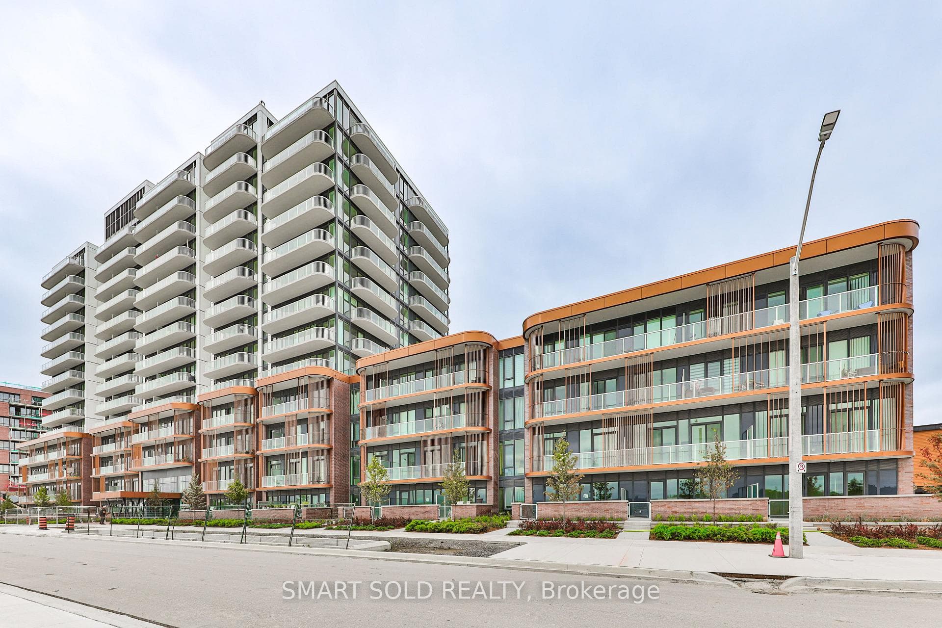 220 Missinnihe Way Unit 114, Mississauga, ON L5H 0A9 - Photo 1