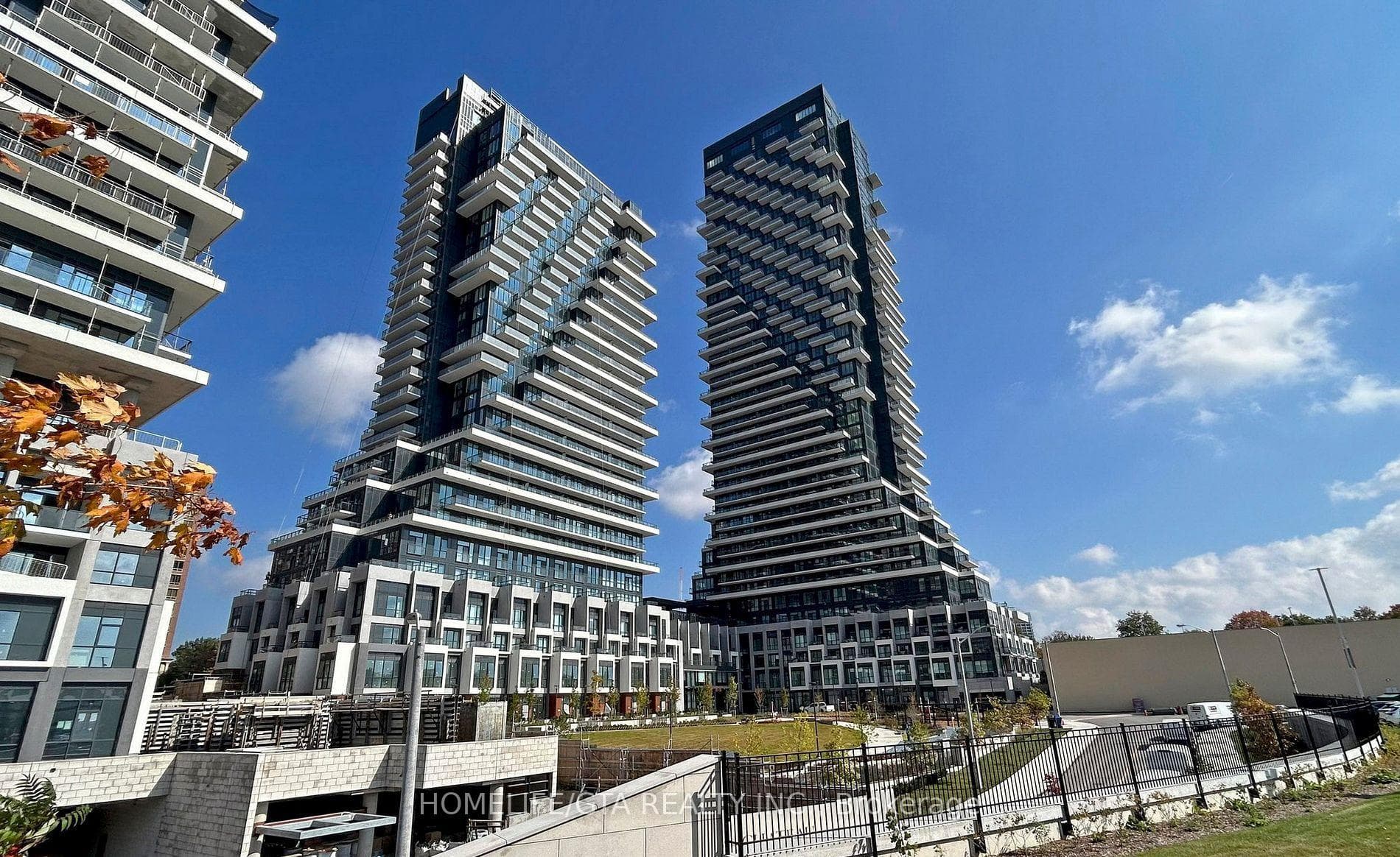 30 Inn On The Park Drive Unit 4002, Don Mills / Parkwoods / Victoria Village, ON M3C 0P7 - Photo 1