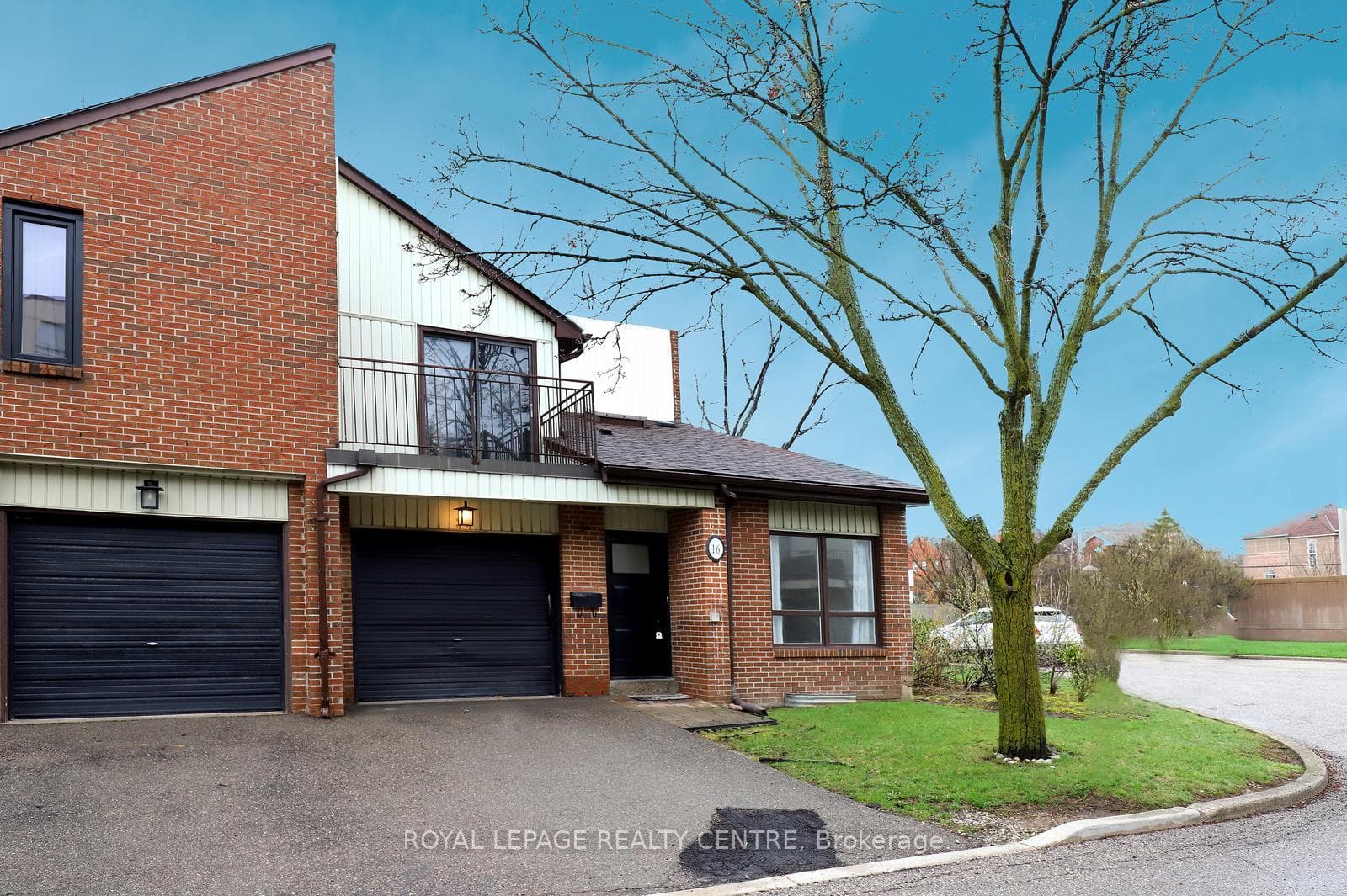 1021 Cedarglen Gate Unit 16, Mississauga, ON L5C 3A7 - Photo 1