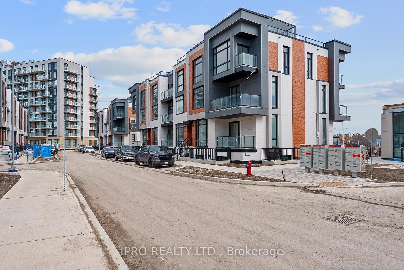 5 Steckley House Lane Unit 704, Richmond Hill