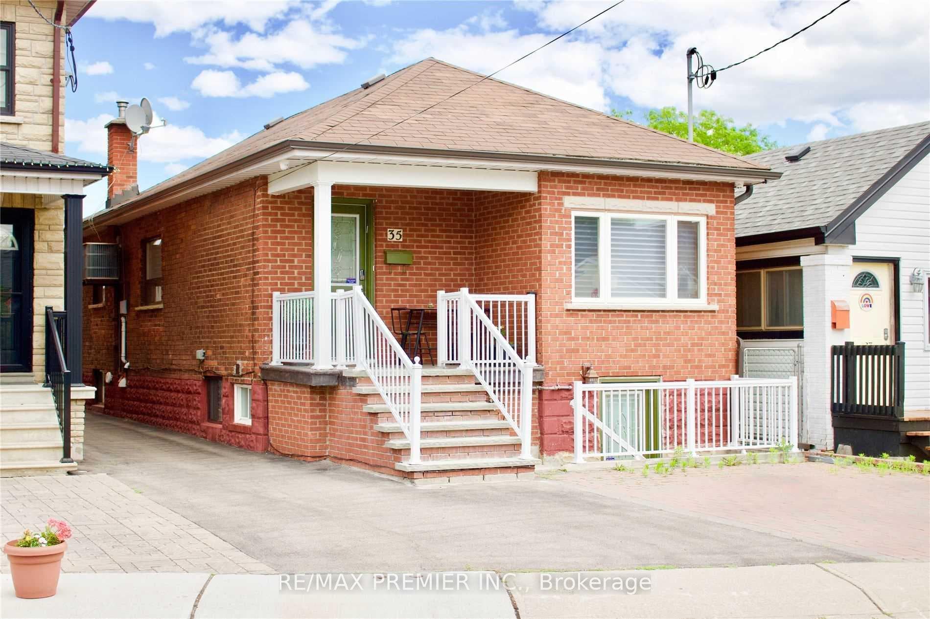 35 Florence Crescent Unit Lower, Keelesdale / Eglinton West, ON M6N 4E6 - Photo 1